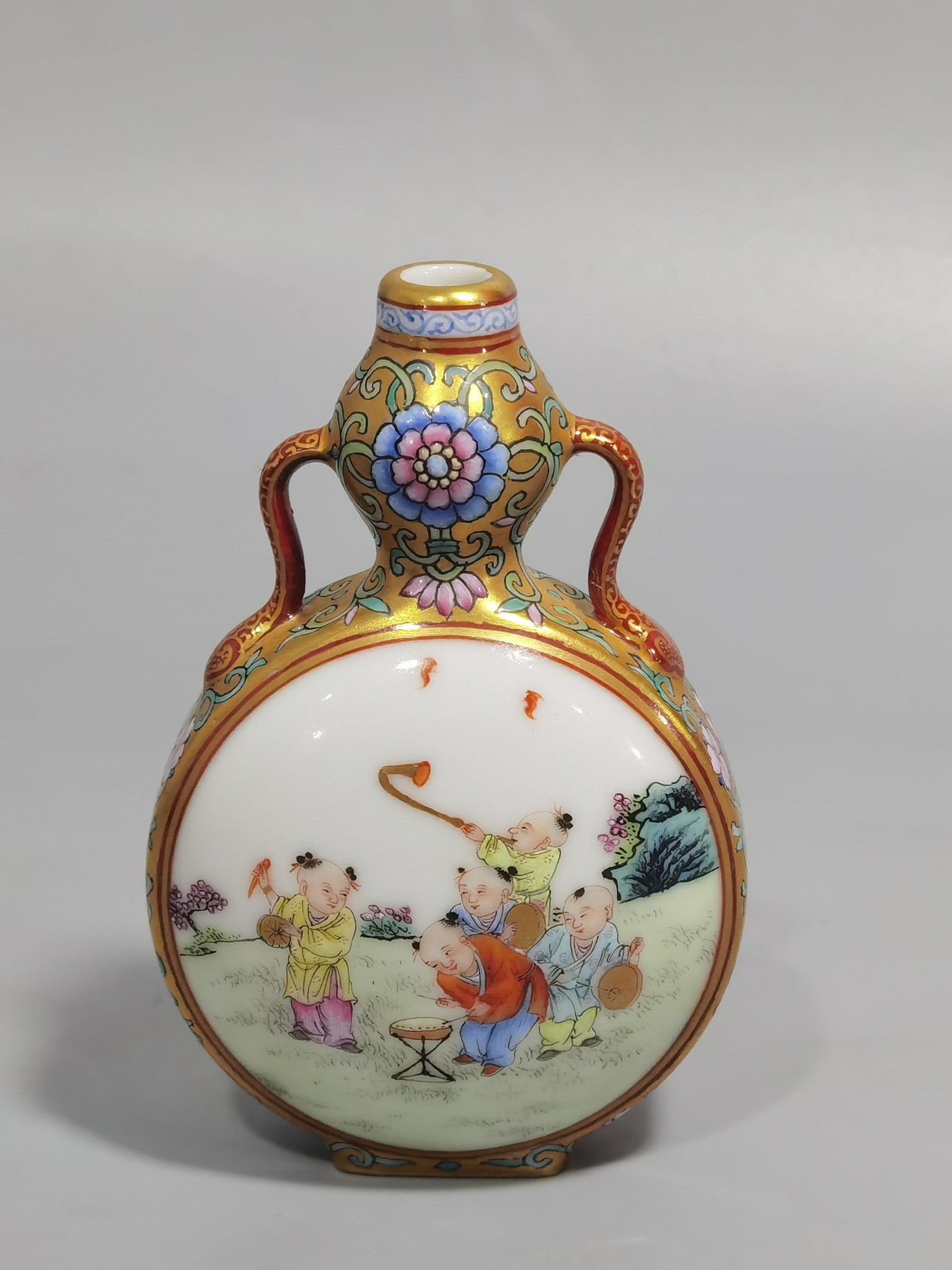 An Exquisite Gold Ground Famille-Rose Character and Story Pattern Double-Ears Gourd-Shaped Vase (1 of 8)