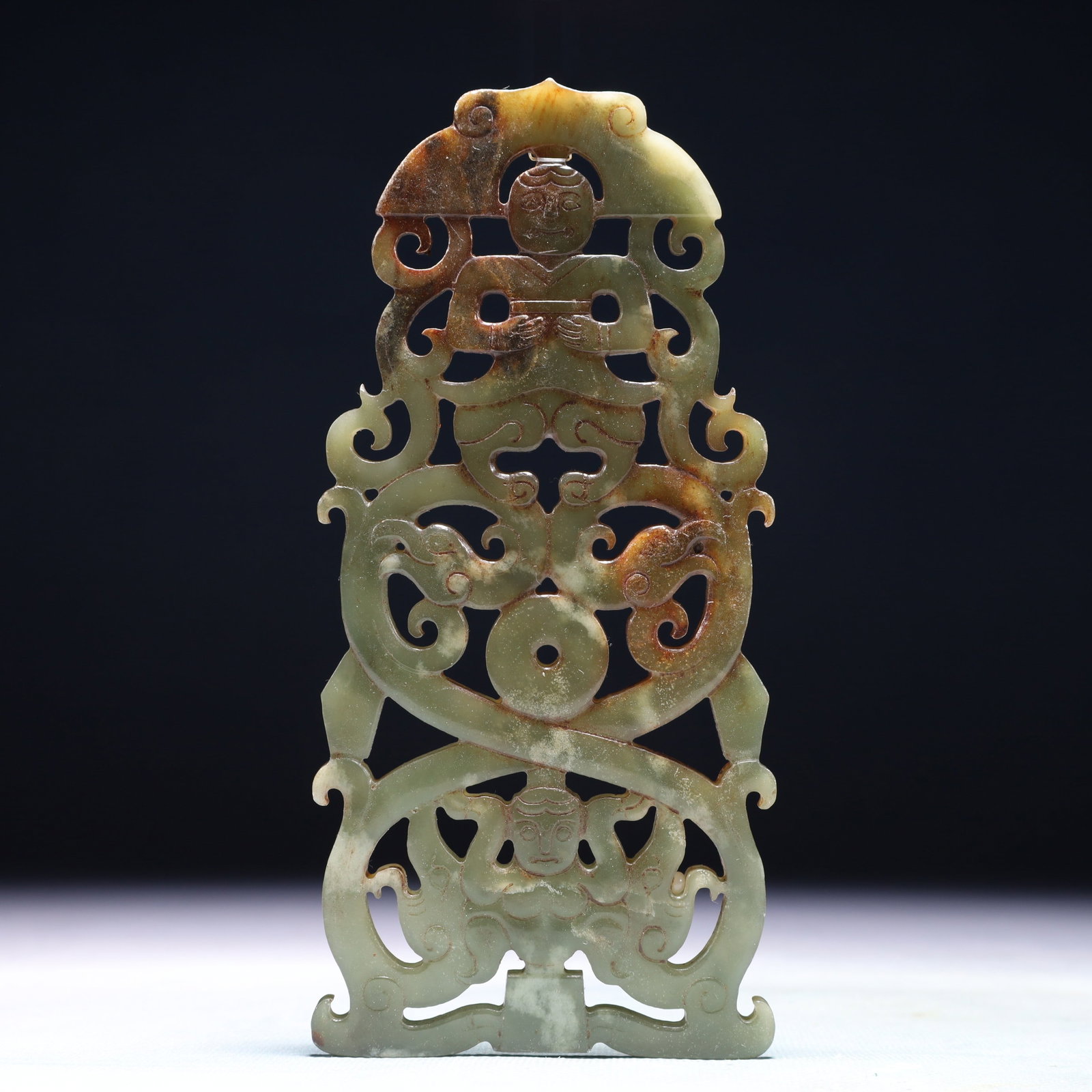 An Exquisite Green Jade Figure Pattern Pendant: An Exquisite Green Jade Figure Pattern Pendant,Qing Dynasty,China,Size:3.1inx6.5in,Weight:149.6g 青玉人物纹挂件,中国清代