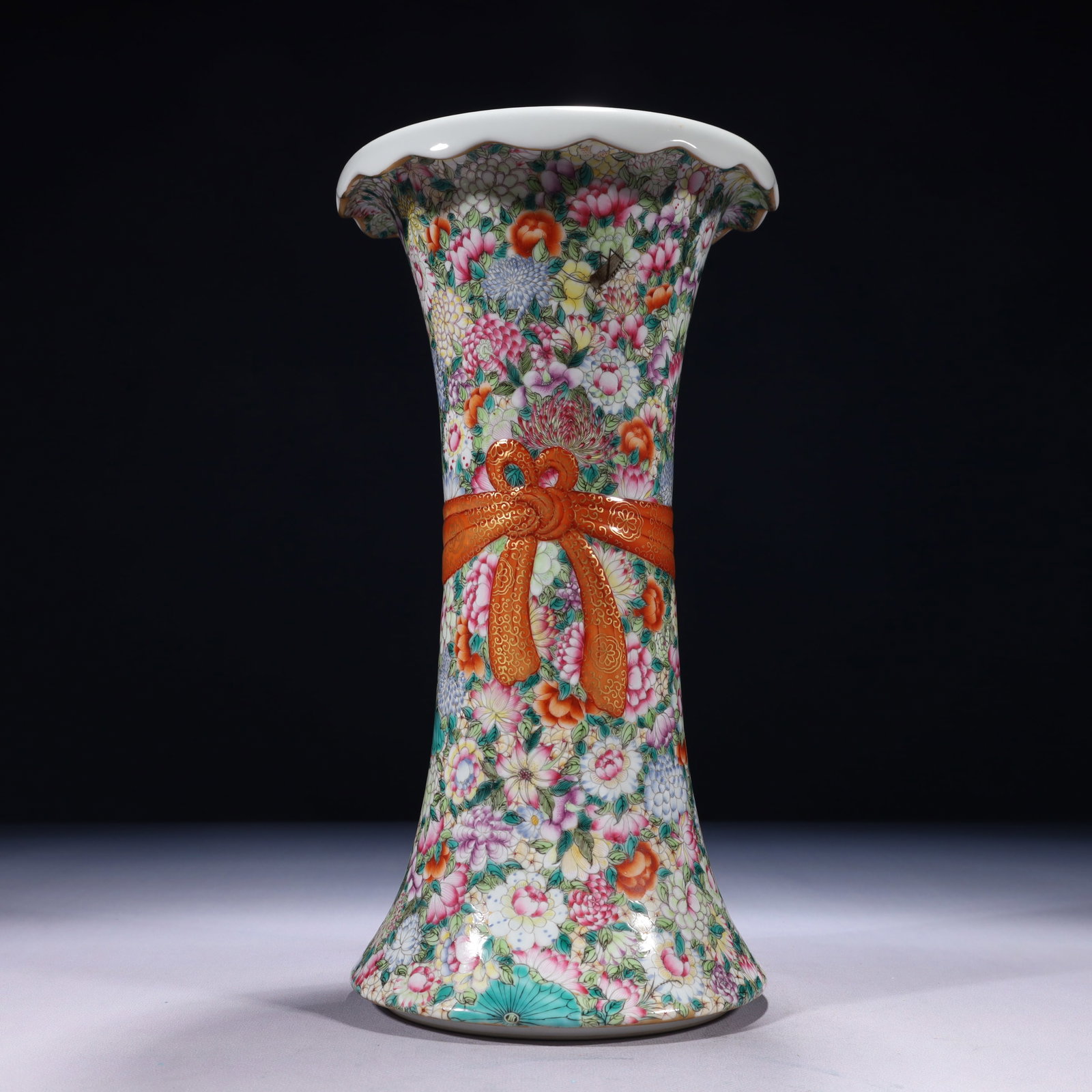 An Exquisite Famille-Rose Flower Pattern Vase (1 of 9)
