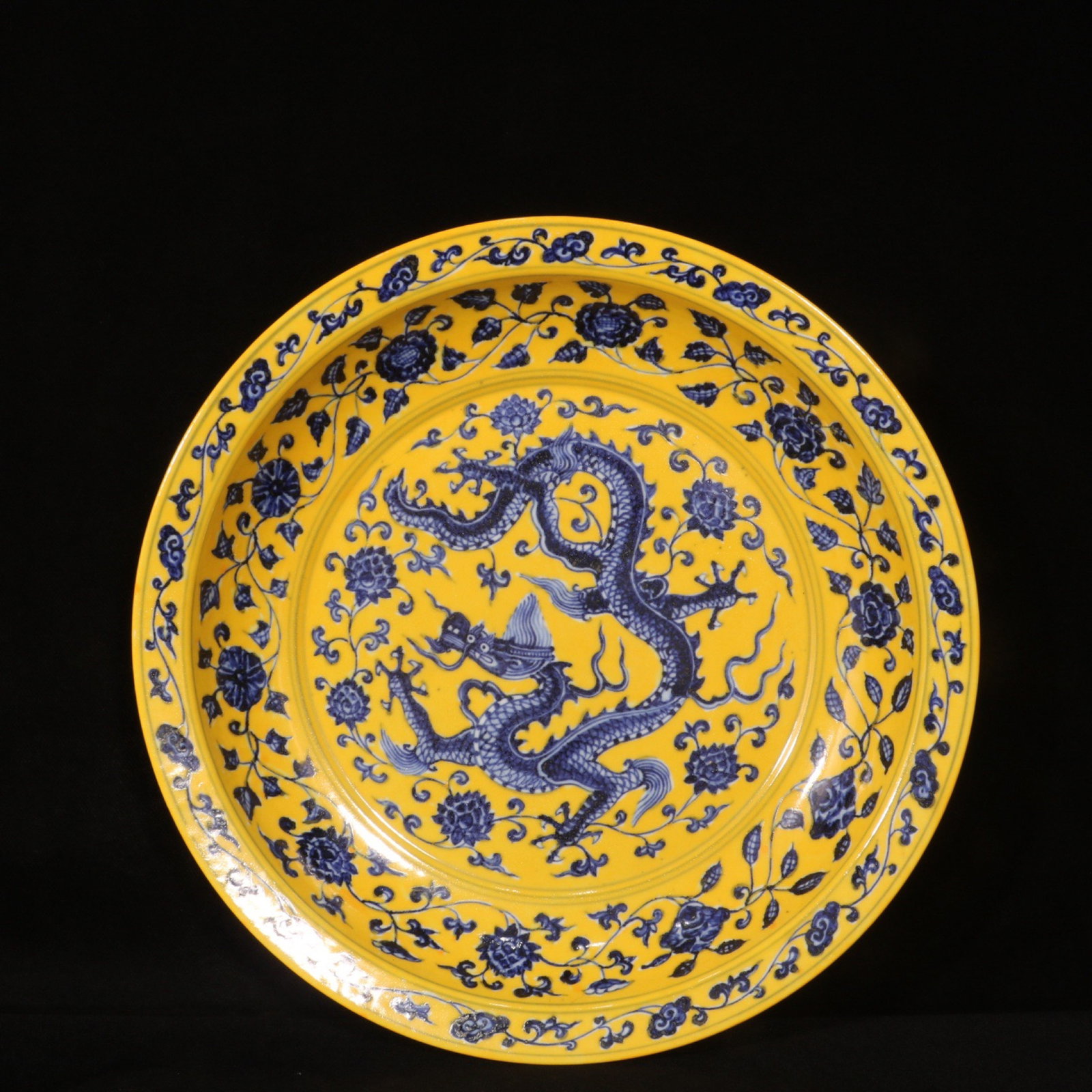 An Exquisite Yellow Ground Blue and White Lotus and Dragon Pattern Plate: An Exquisite Yellow Ground Blue and White Lotus and Dragon Pattern Plate,Ming Dynasty,China,Xuande Six-character Mark,Size:2.8inx15in 黄地青花缠枝莲龙&#