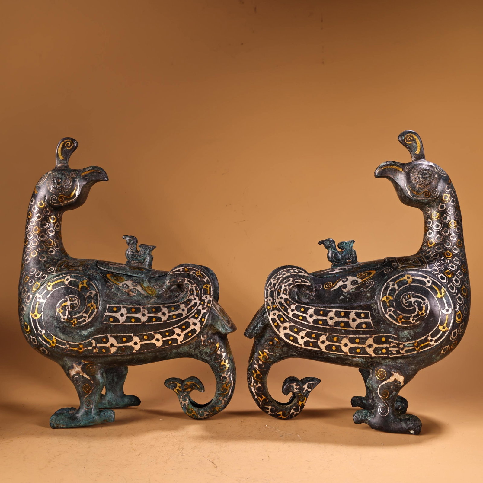 A Pair of Exquisite Bronze Inlaid Gold and Silver Bird Zun,With Inscription: A Pair of Exquisite Bronze Inlaid Gold and Silver Bird Zun,With Inscription,Ancient Time,China,Size:11inx8.7in,Weight:1880g 一对铜错金银鸟尊,带