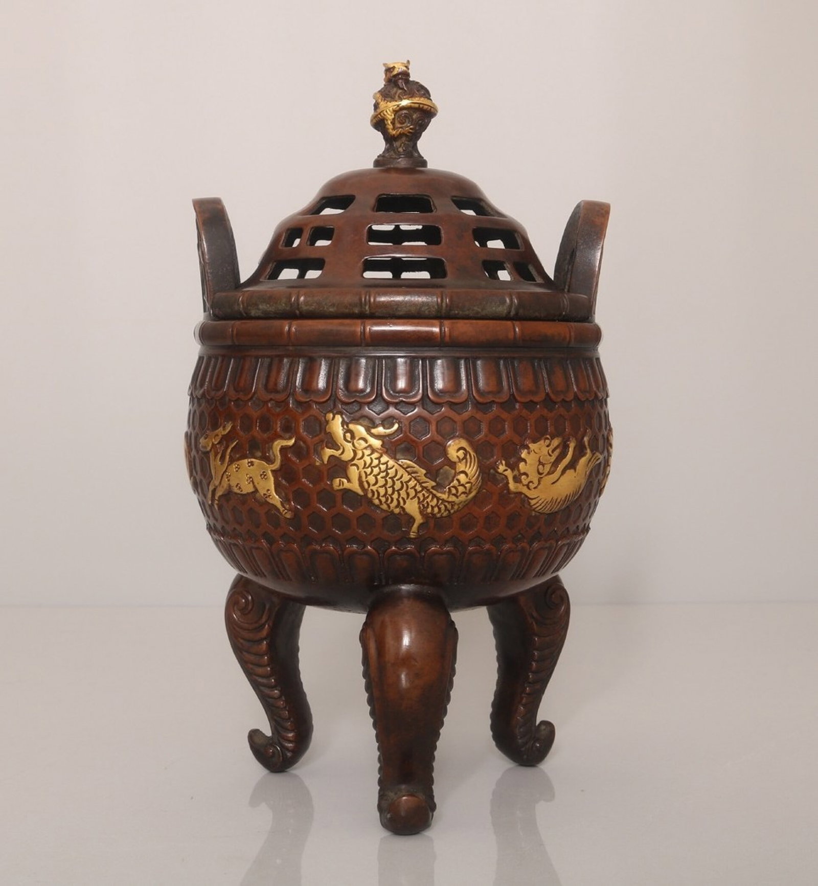 An Exquisite Gilt Bronze Auspicious Beast Pattern Double-Ears and Tripod Censer: An Exquisite Gilt Bronze Auspicious Beast Pattern Double-Ears and Tripod Censer,Ming Dynasty,China,Xuande Mark,Size:9.4inx5.3in,Weight:3111g 紫铜鎏金瑞兽纹