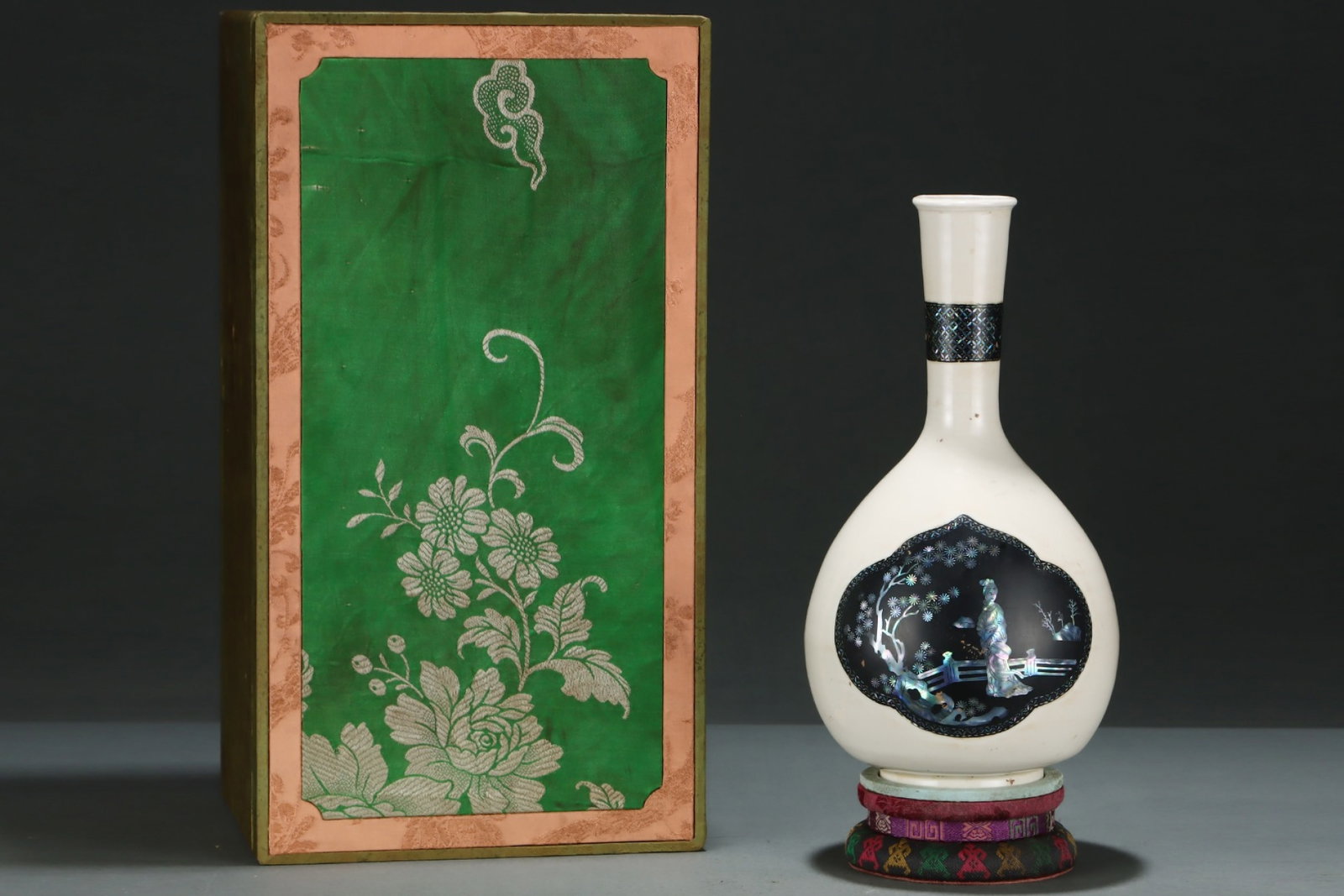 An Exquisite Ding yao White Glazed Character and Story Pattern Vase: An Exquisite Ding yao White Glazed Character and Story Pattern Vase,Song Dynasty,China,Size:11.2inx6in 定窑白釉人物故事纹瓶,中国