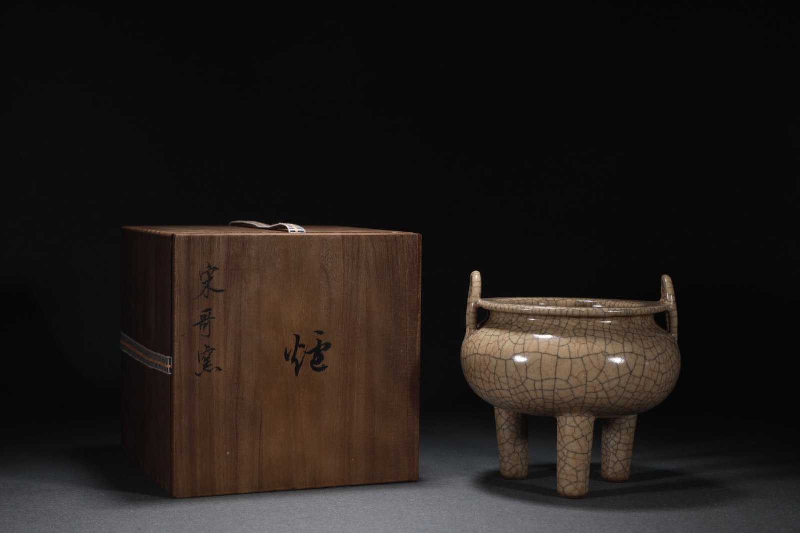 An Exquisite Ge yao Yellow Glazed Double-Ears and Tripod Censer: An Exquisite Ge yao Yellow Glazed Double-Ears and Tripod Censer,Song Dynasty,China,Size:6.9inx6.7in 哥窑黄釉双耳三足香炉,中国