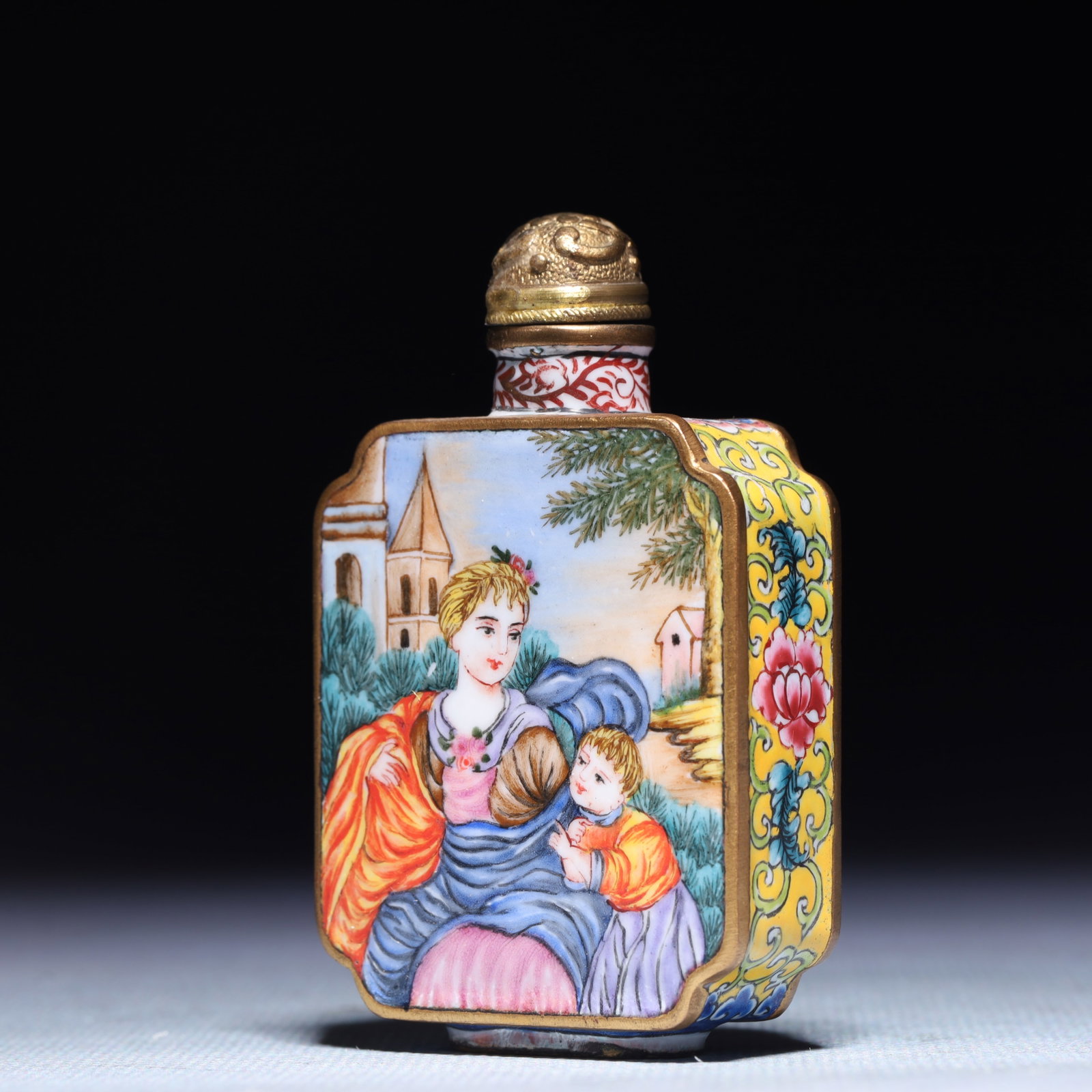 An Exquisite Painted Enamel Figure Pattern Snuff Bottle - 2