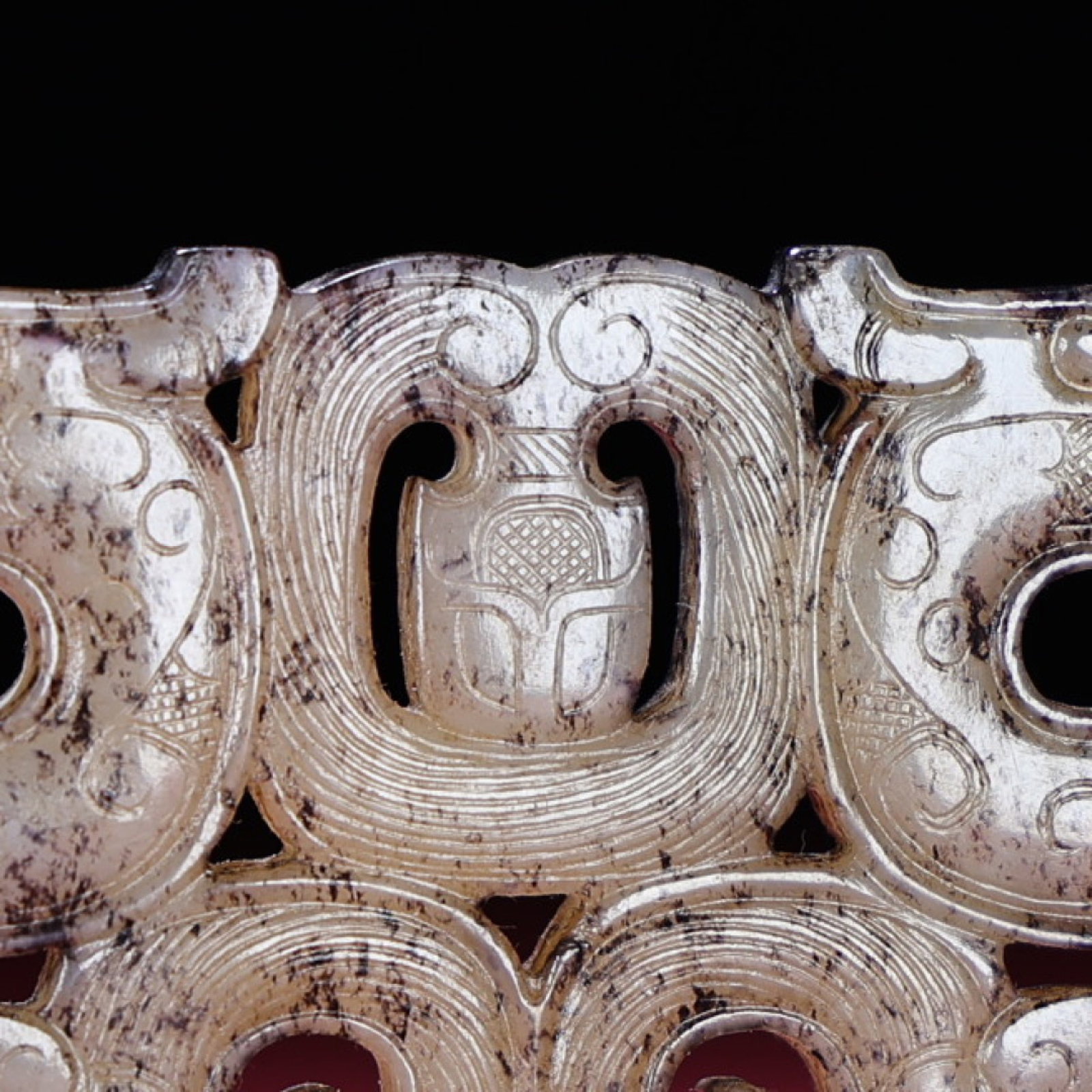 An Exquisite White Jade Dragon Pattern Pendant - 2