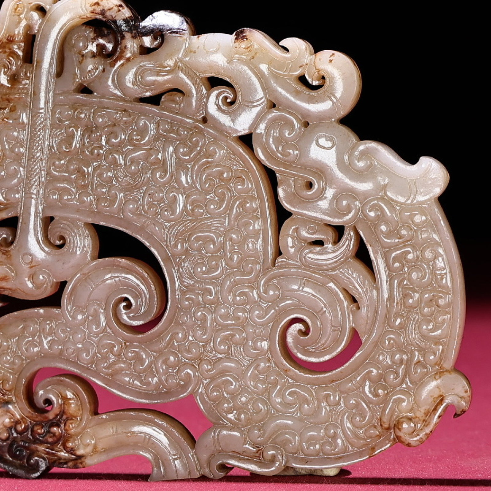 An Exquisite White Jade Dragon Pattern Pendant - 2