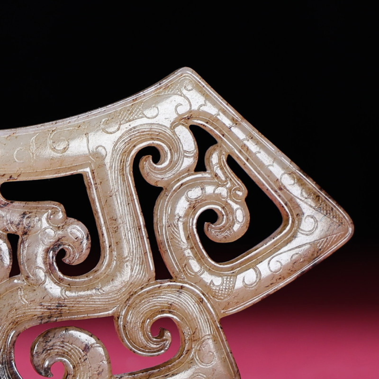 An Exquisite White Jade Dragon Pattern Pendant - 2