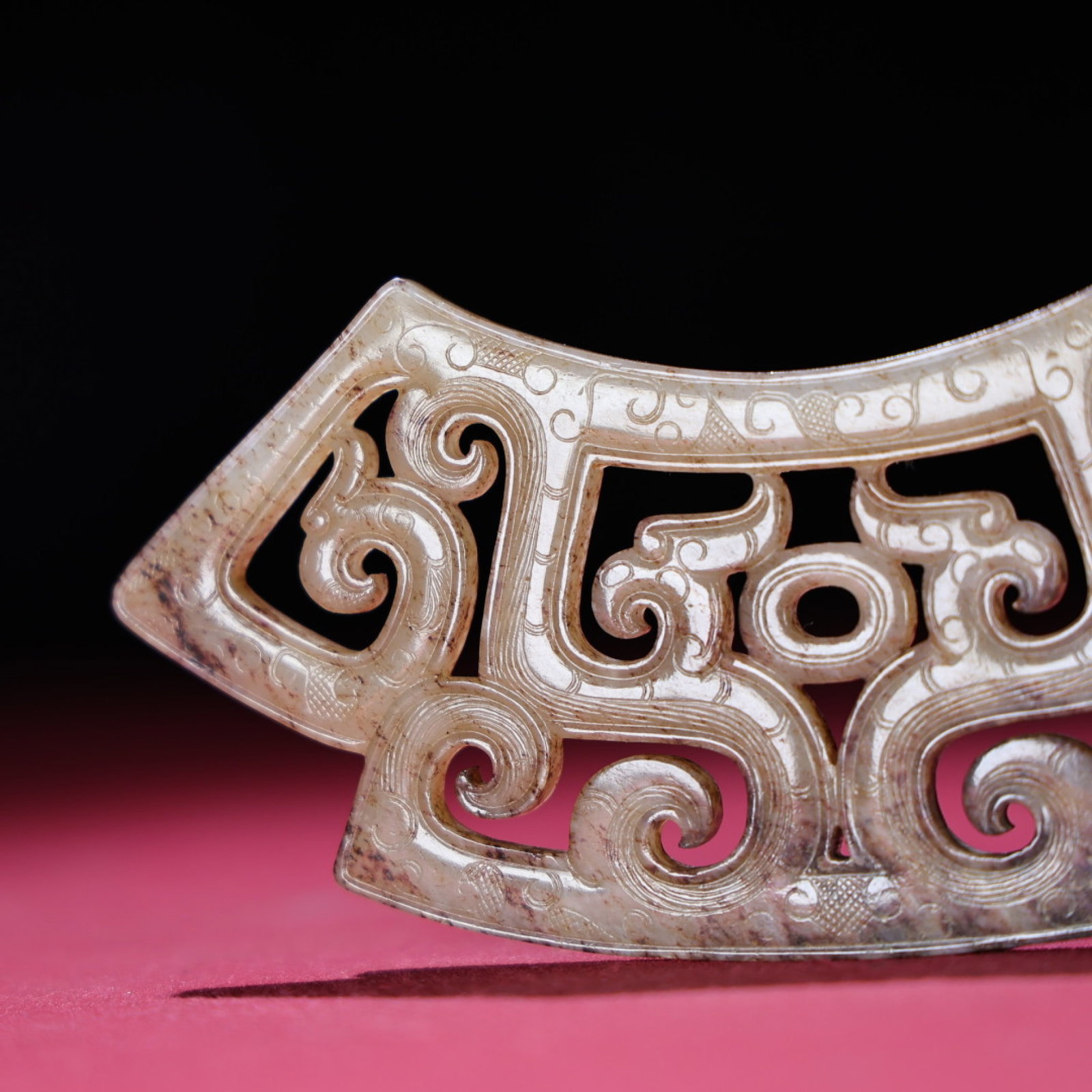 An Exquisite White Jade Dragon Pattern Pendant - 9