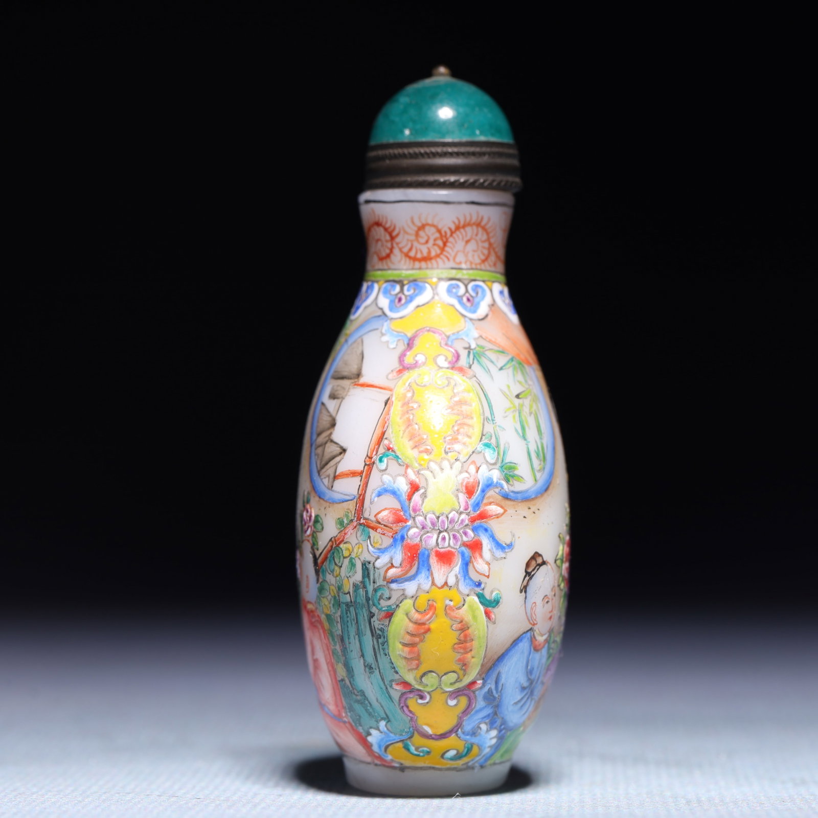 An Exquisite Glass Figure Pattern Snuff Bottle - 3