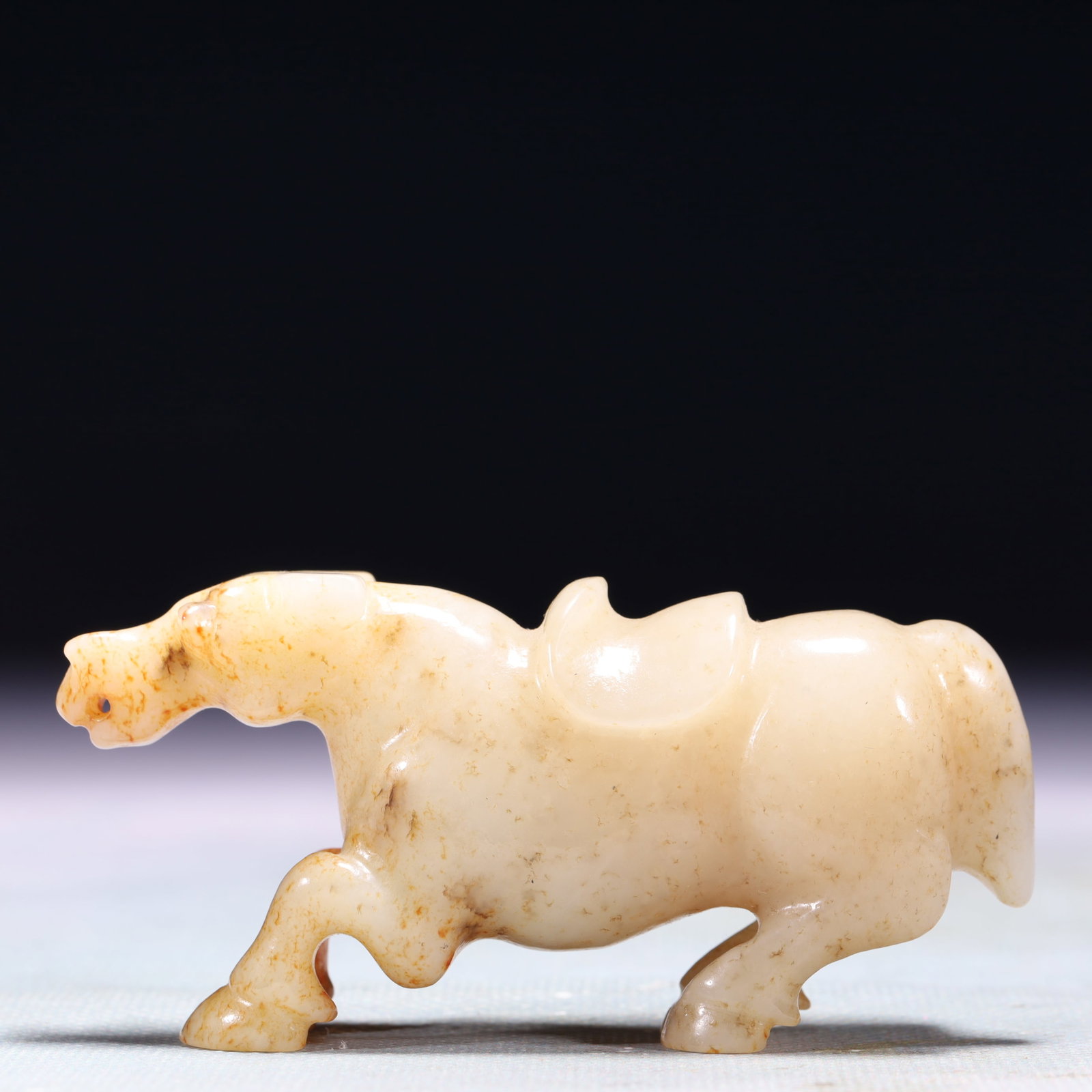 An Exquisite White Jade Horse Ornament: An Exquisite White Jade Horse Ornament,Qing Dynasty,China,Size:3.5inx0.8inx1.6in,Weight:117.3g 白玉骏马摆件,中国清代