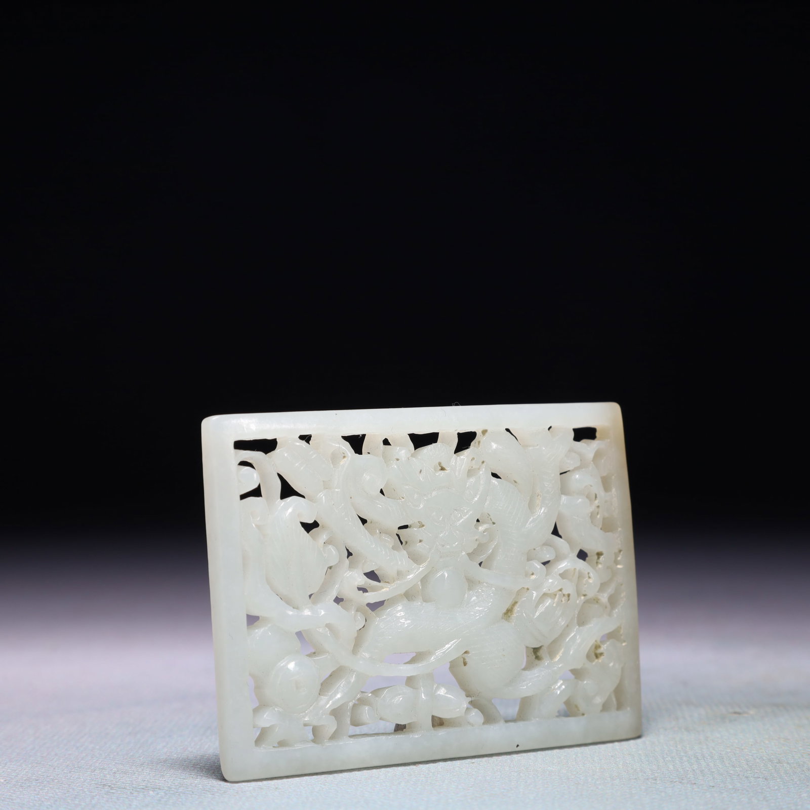 An Exquisite White Jade Dragon Pattern Pendant - 3
