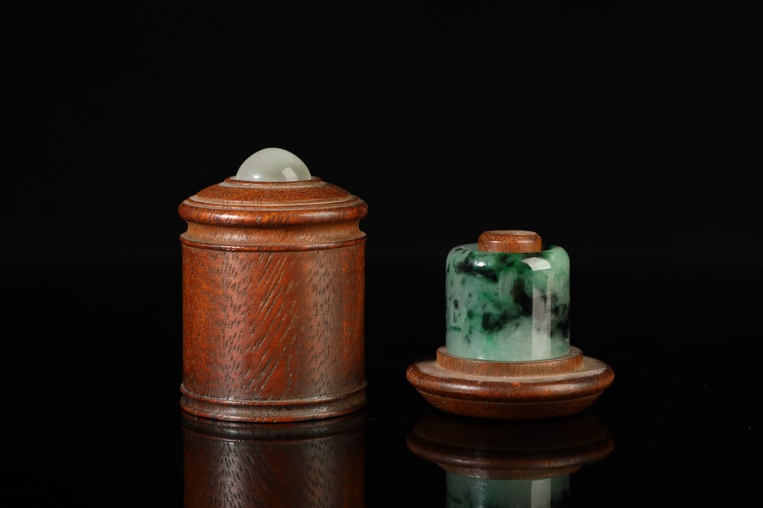An Exquisite Jadeite Fingerstall: An Exquisite Jadeite Fingerstall,Qing Dynasty,China,Size:1.2in,Weight:37g
