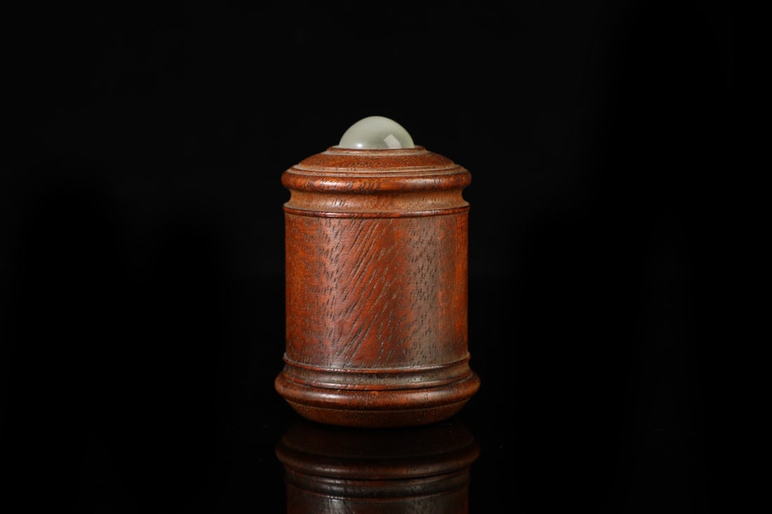 An Exquisite Jadeite Fingerstall - 3