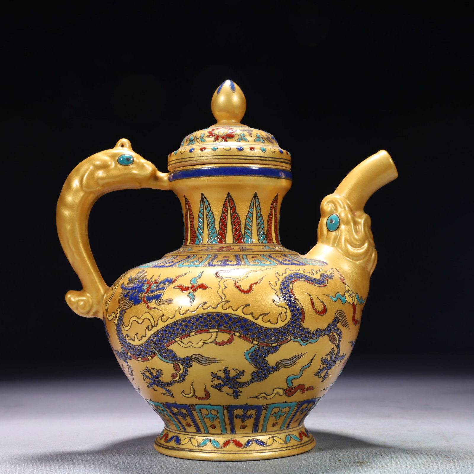 An Exquisite Gold Ground Wucai Auspicious Cloud and Dragon Pattern Pot: An Exquisite Gold Ground Wucai Auspicious Cloud and Dragon Pattern Pot,Ming Dynasty,China,Chenghua Mark,Size:7.5inx5.1inx8.3in,Weight:1100g