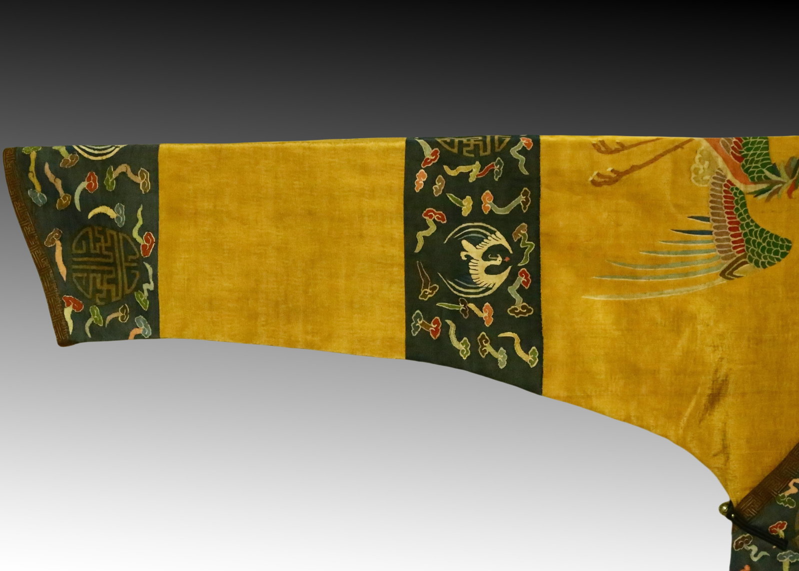 An Exquisite Kesi Phoenix Pattern Robe - 2