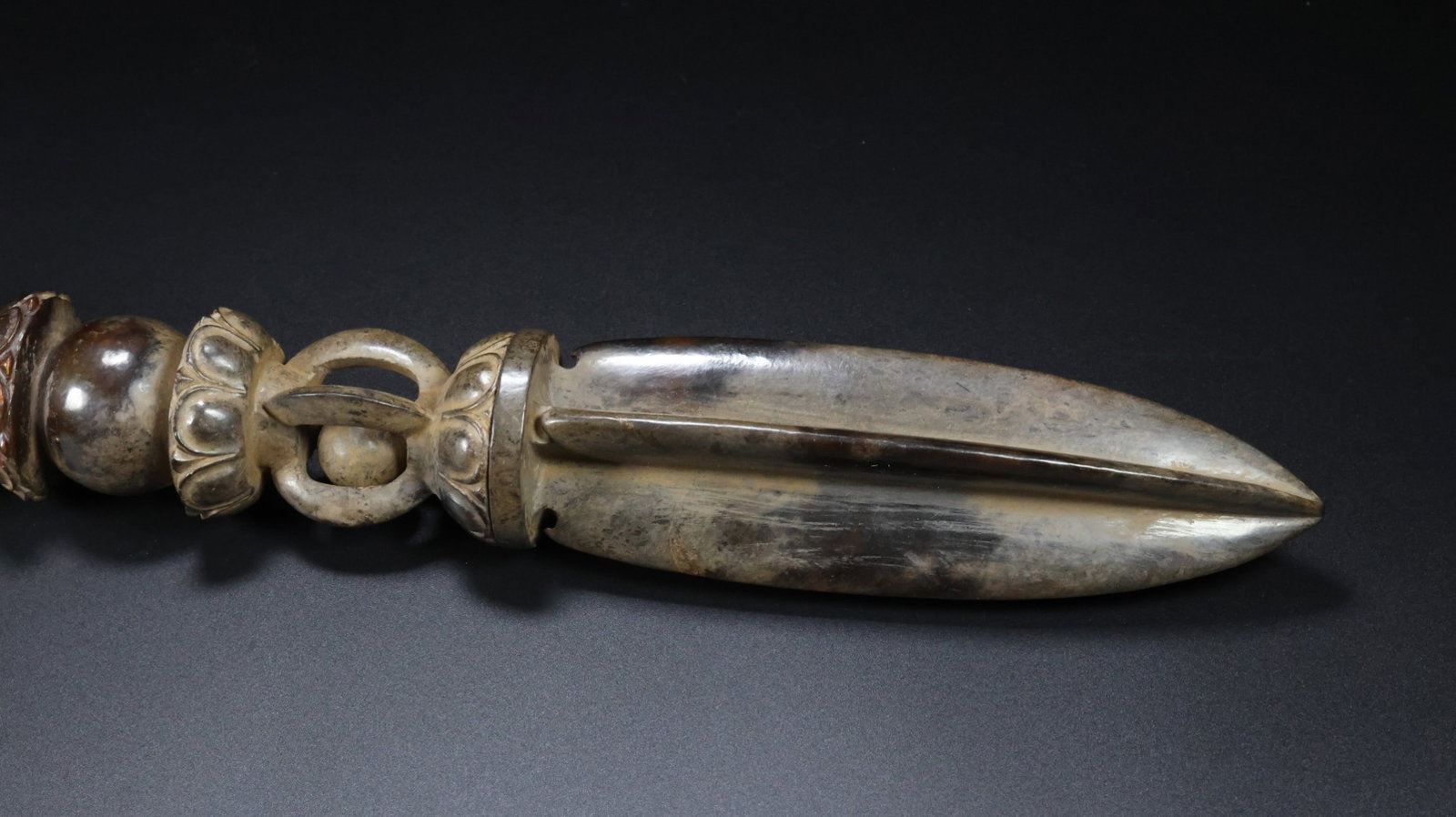An Exquisite Archaic Jade Ritual Implement - 2