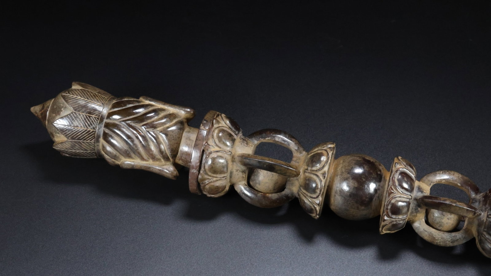 An Exquisite Archaic Jade Ritual Implement - 7