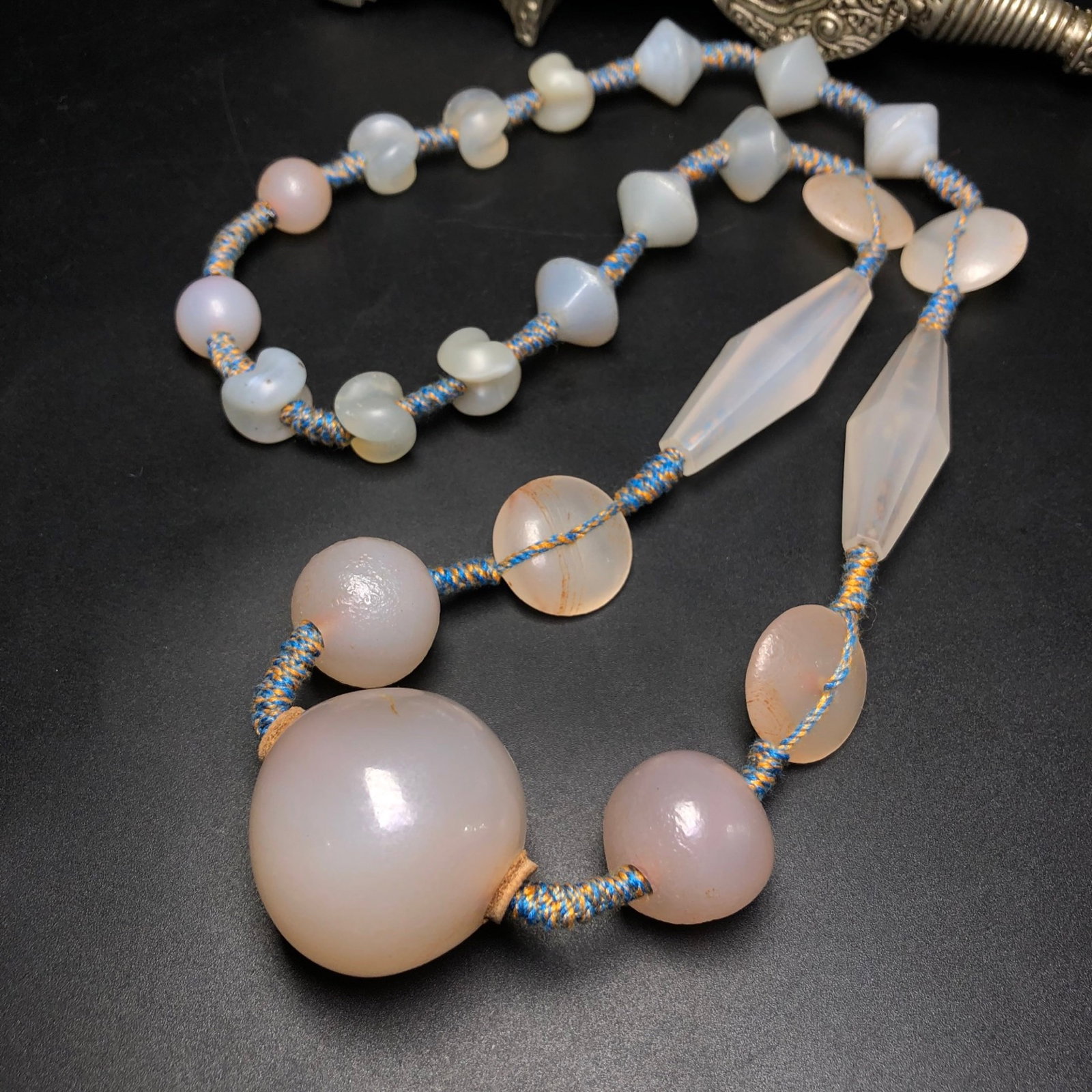 A Precious Agate Necklace - 2