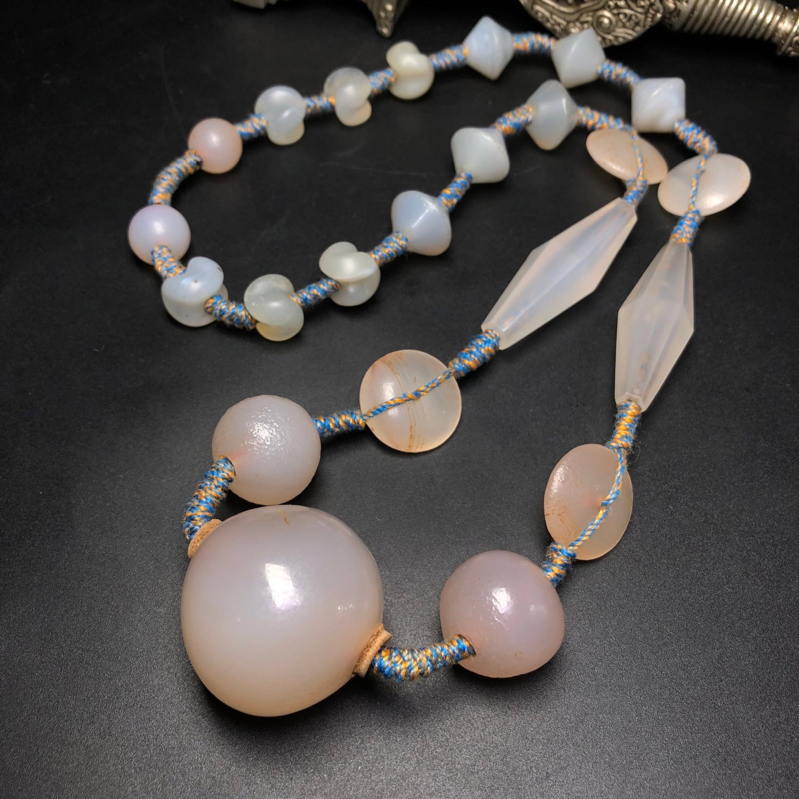 A Precious Agate Necklace - 4