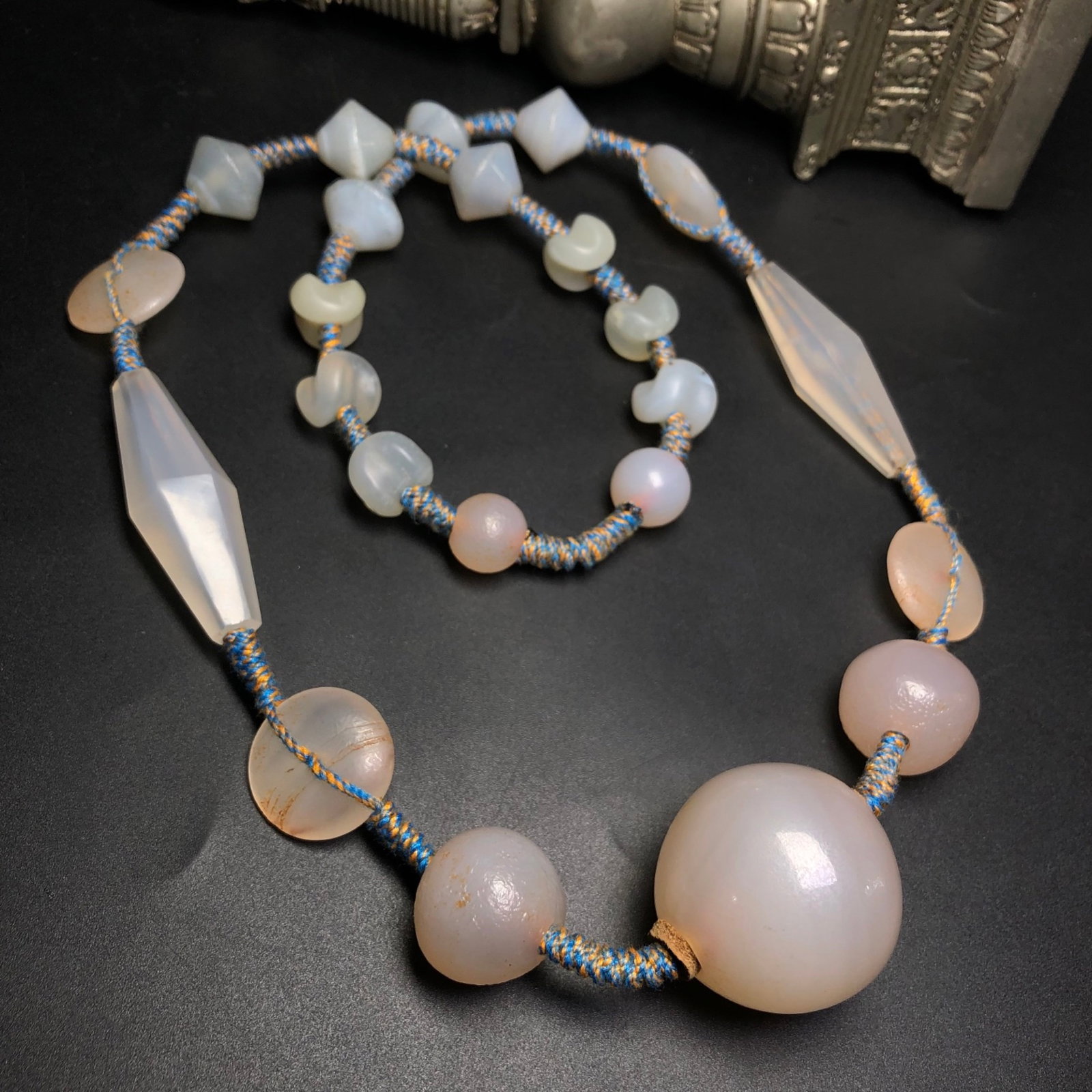 A Precious Agate Necklace - 5