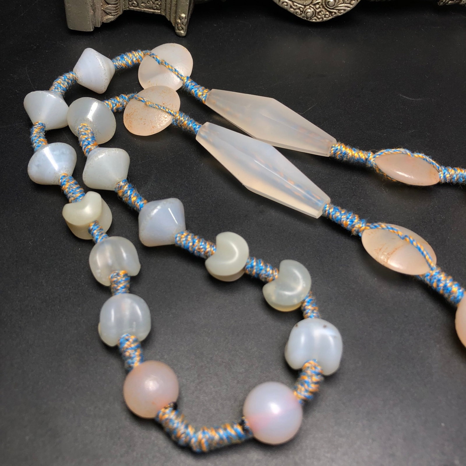 A Precious Agate Necklace - 7