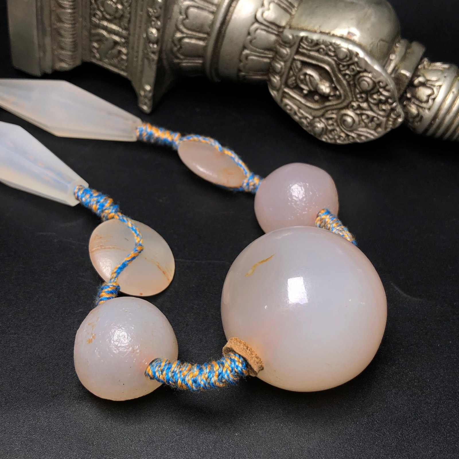 A Precious Agate Necklace - 8