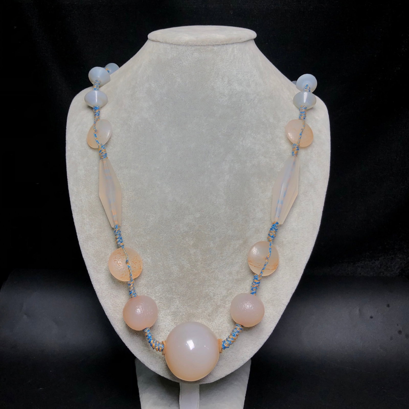 A Precious Agate Necklace - 9