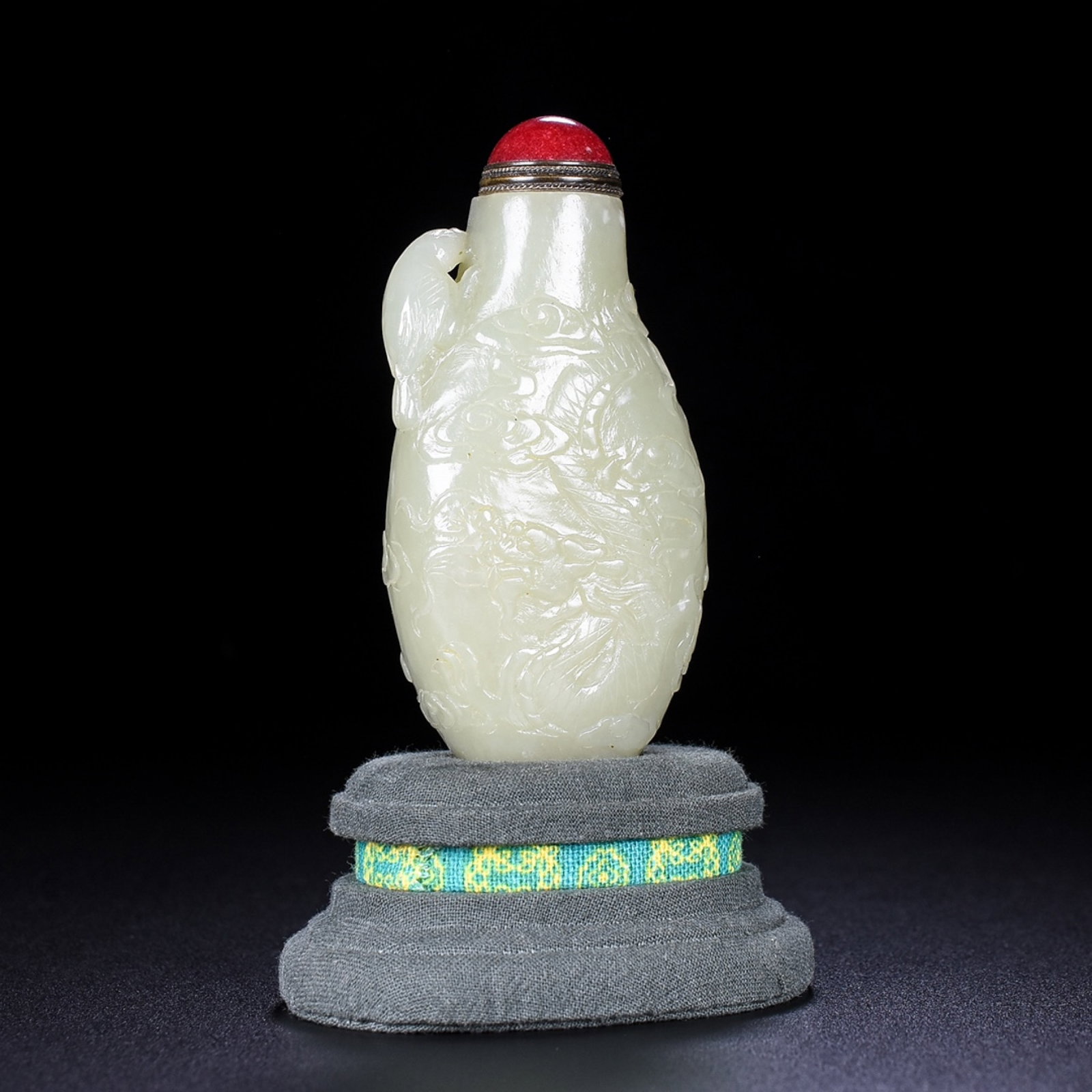 An Exquisite White Jade Dragon Pattern Snuff Bottle - 3