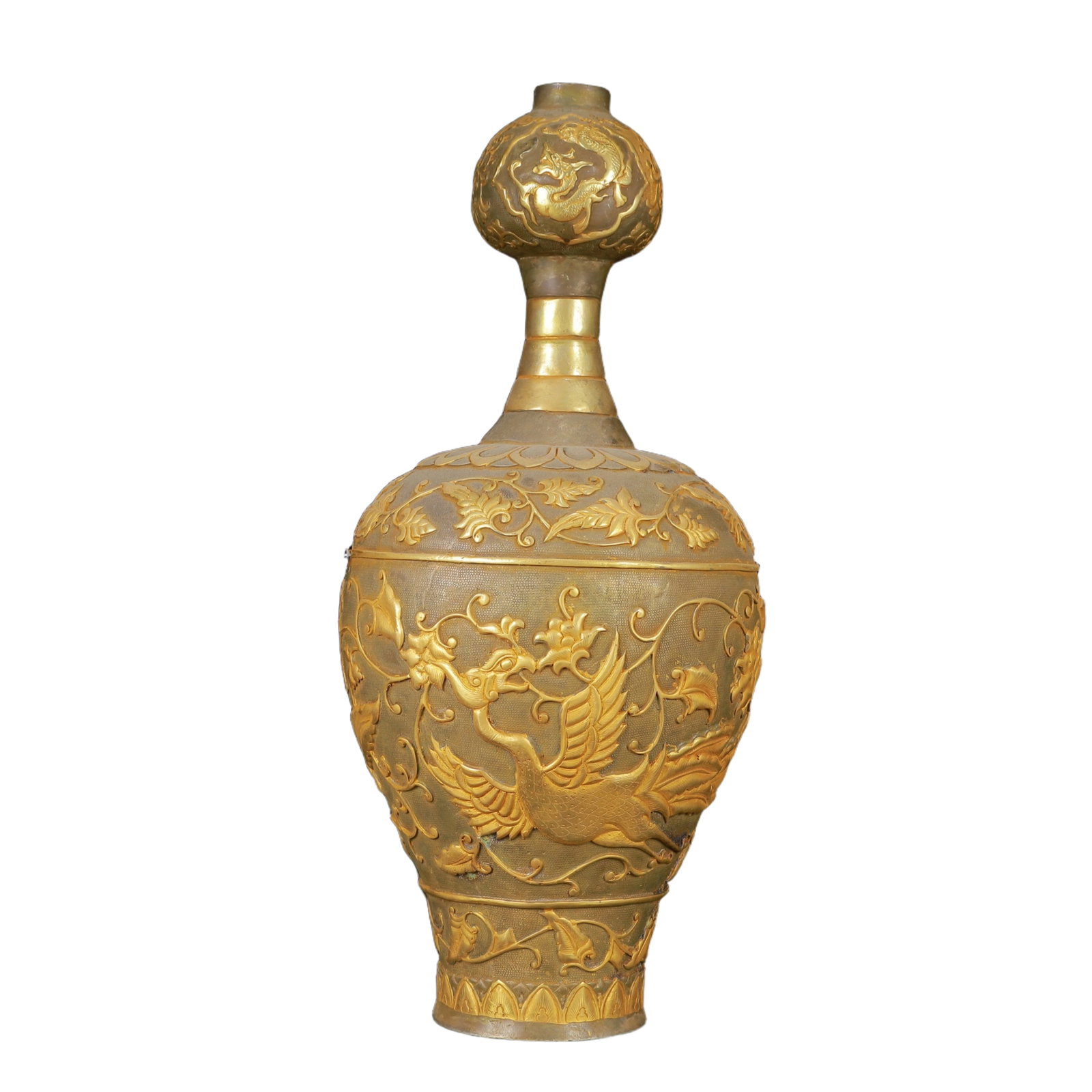 An Exquisite Gilt Silver Phoenix Pattern Vase: An Exquisite Gilt Silver Phoenix Pattern Vase,Tang Dynasty,China,Zhenguan Four-Character Mark,Size:5.5inx12.2in,Weight:1450g