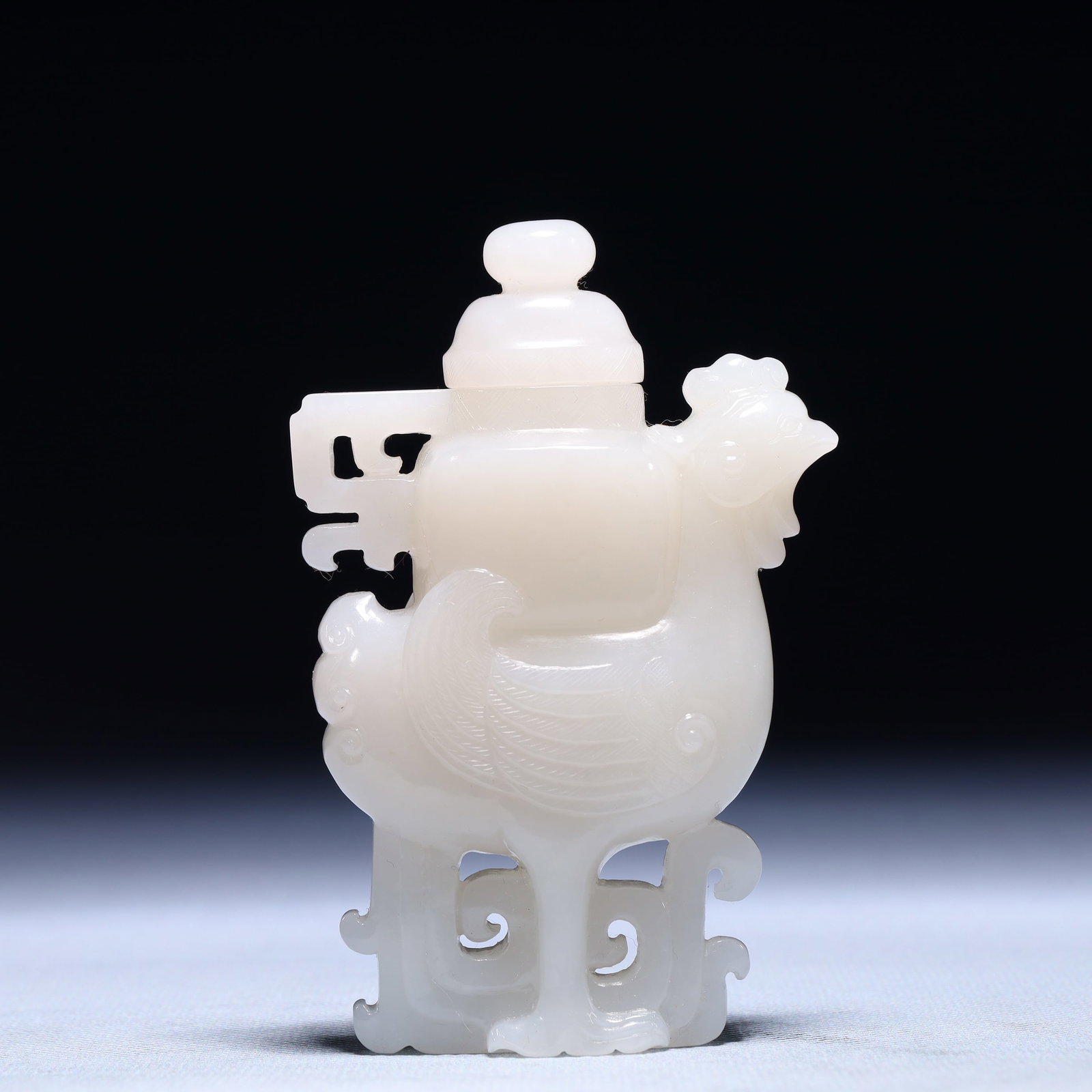 An Exquisite White Jade Animal Bottle: An Exquisite White Jade Animal Bottle,Qing Dynasty,China,Size:2.4inx0.8inx7.9in,Weight:169.1g 白玉动物盖瓶,中国清代