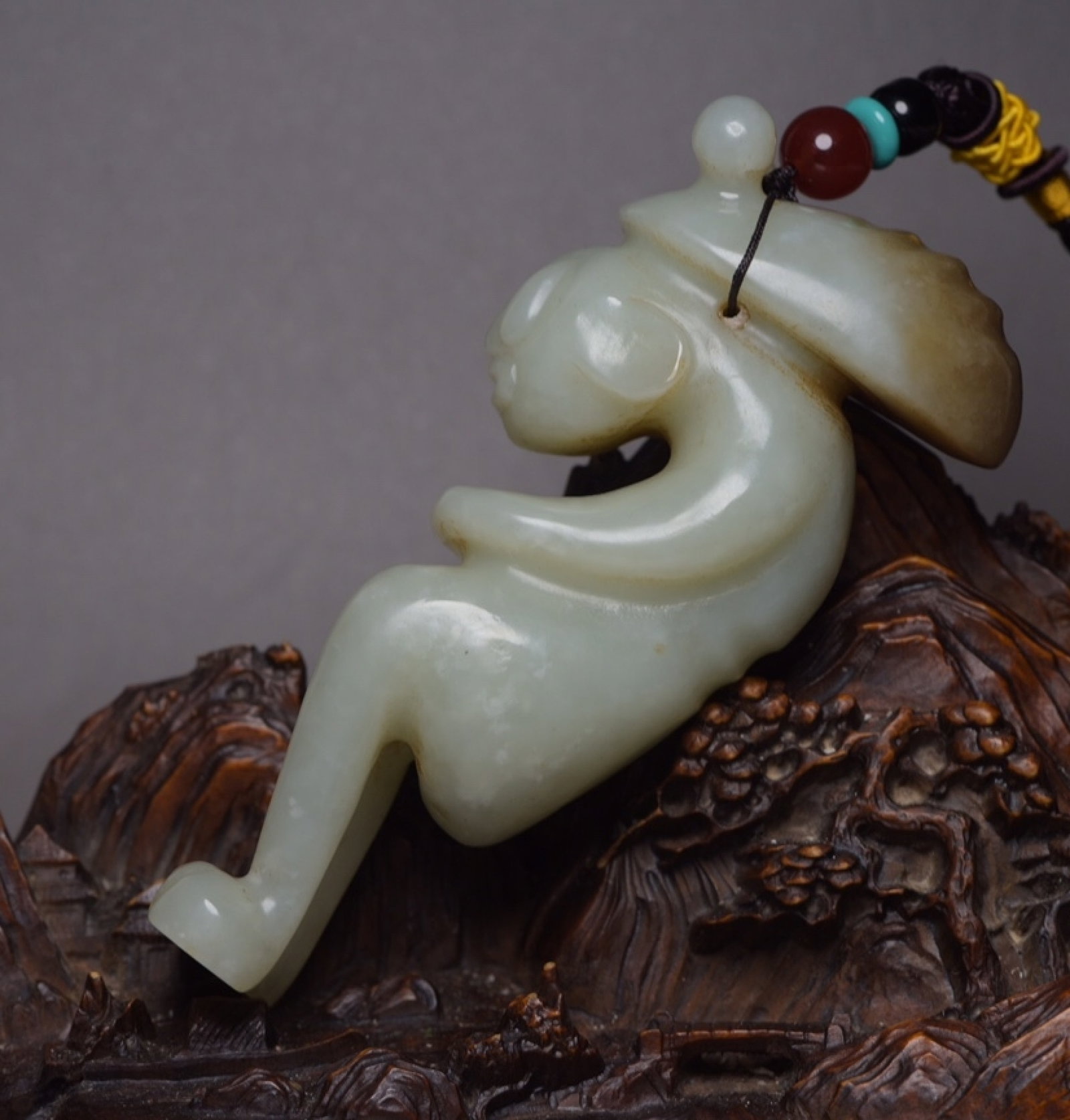 An Exquisite White Jade Figure Ornament: An Exquisite White Jade Figure Ornament,Qing Dynasty,China,Size:3.9inx2inx1.2in,Weight:168g 白玉人物摆件,中国清代