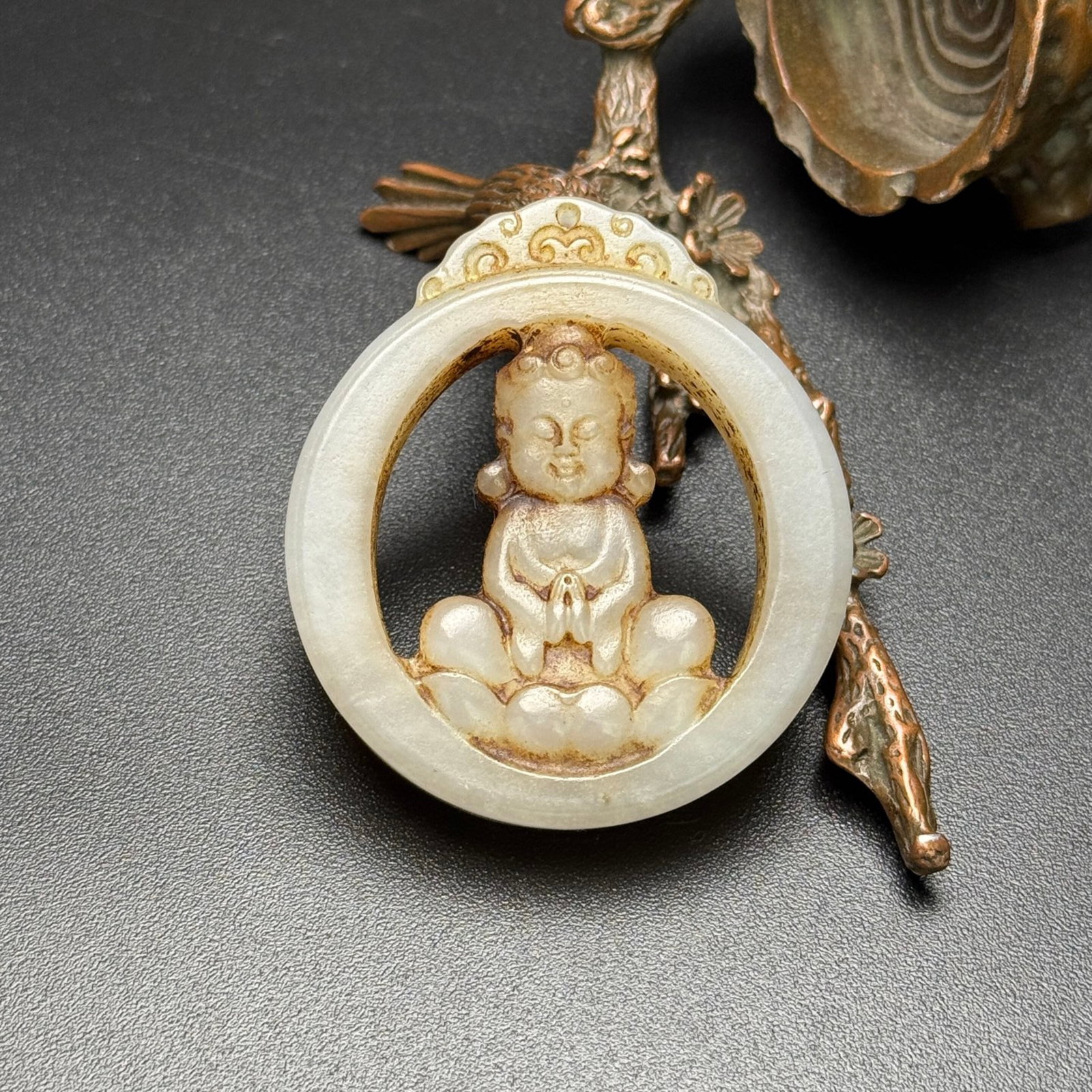 An Exquisite White Jade Figure Pendant: An Exquisite White Jade Figure Pendant,Qing Dynasty,China,Size:1.8inx2inx0.5in,Weight:43g 白玉人物挂件,中国清代