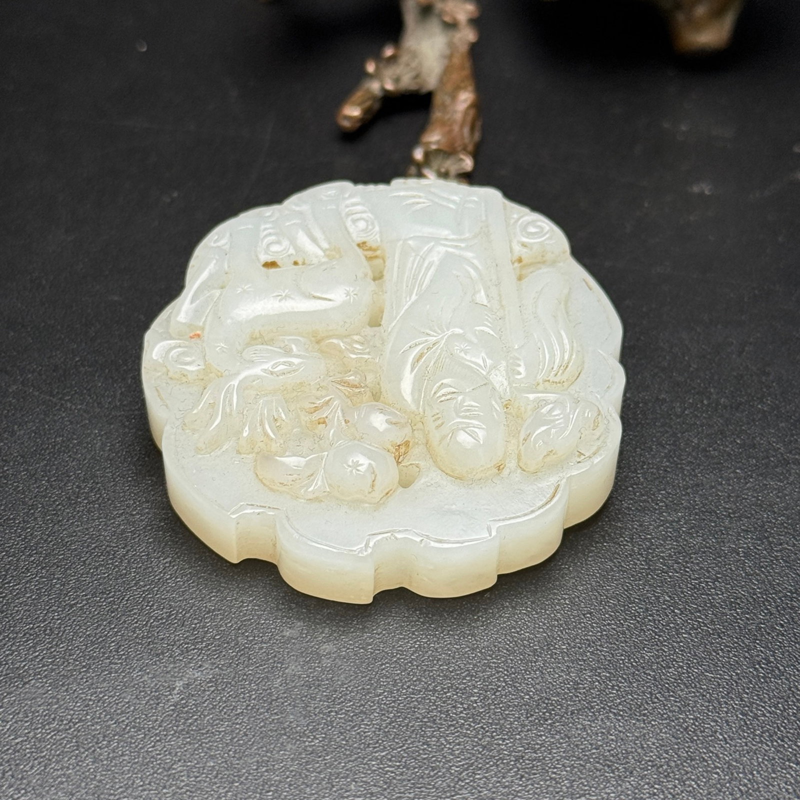 An Exquisite White Jade Figure Pattern Pendant - 5