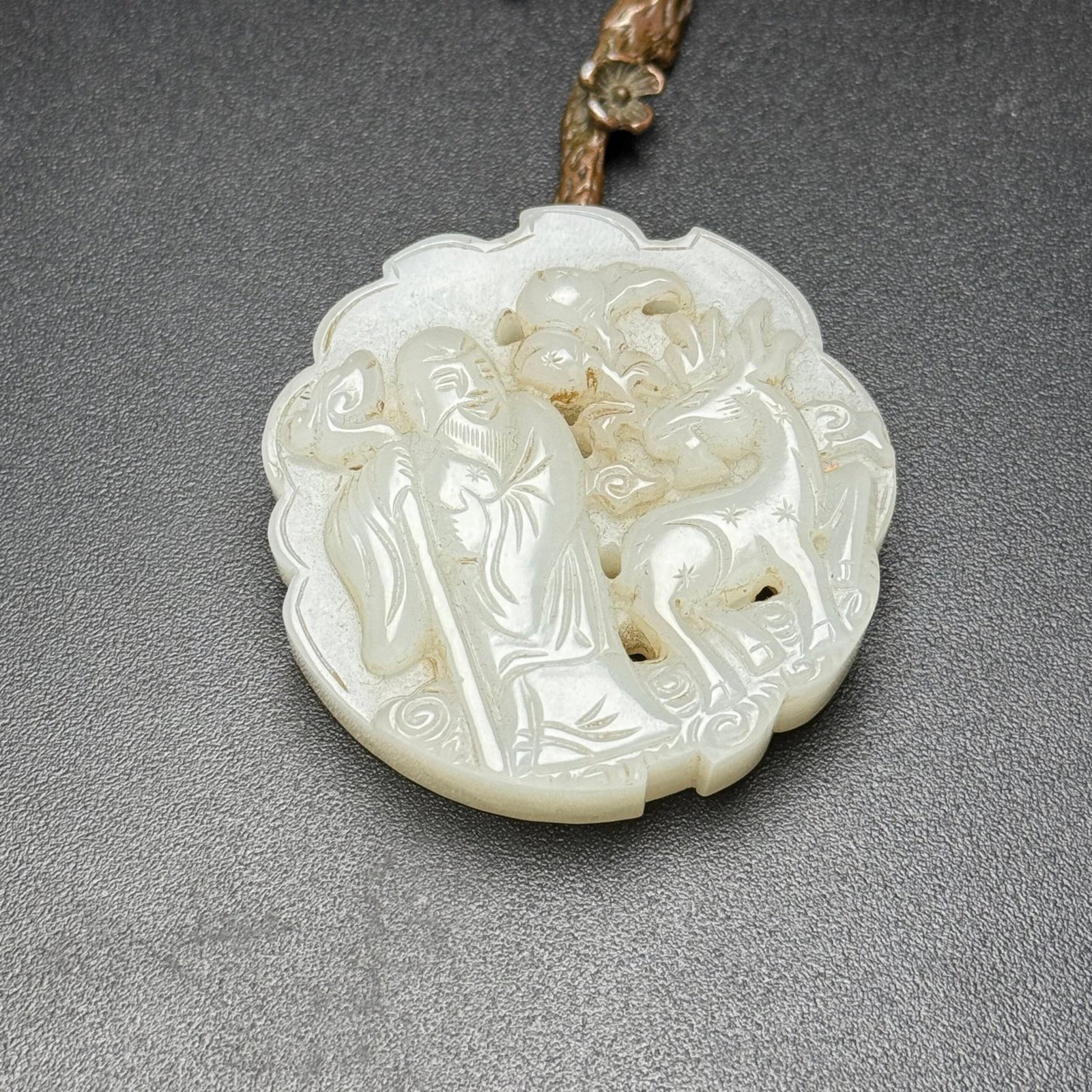 An Exquisite White Jade Figure Pattern Pendant - 7