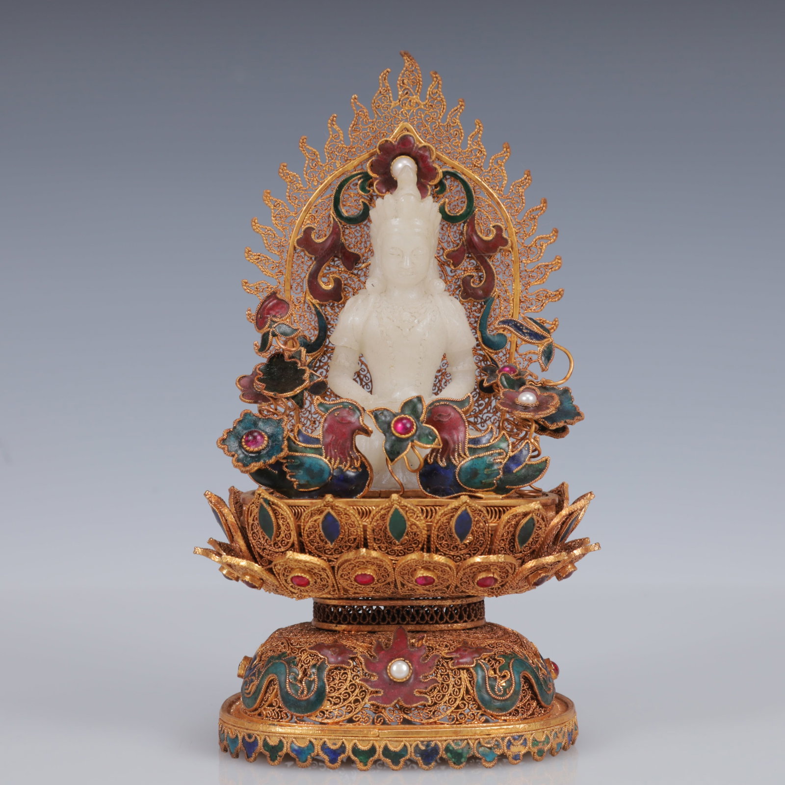 An Exquisite Filigree and Gilding Inlaid White Jade Statue of Avalokitesvara,Inlaid Gems: An Exquisite Filigree and Gilding Inlaid White Jade Statue of Avalokitesvara,Inlaid Gems,Qing Dynasty, China,Qianlong Four-Character Mark,Size:4.7inx3.1inx7.5in,Weight:550g 花丝鎏