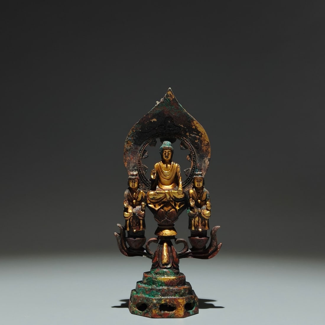 A Solemn Gilt Bronze Statue of Sakyamuni: A Solemn Gilt Bronze Statue of Sakyamuni,The Five Dynasties of China,Size:6.9inx3.3inx2in 铜鎏金释迦摩尼像,中国五代时ć