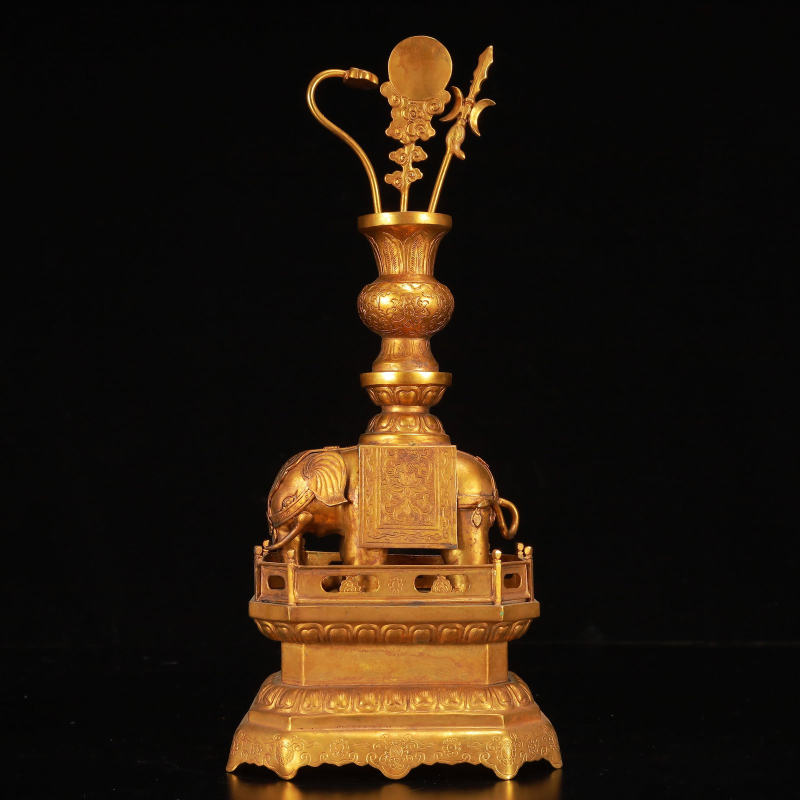 A Rare Gilt Bronze Elephant Ornament: A Rare Gilt Bronze Elephant Ornament,Qing Dynasty, China,Size:6.3inx8.3inx14.6in,Weight:1700g 铜鎏金象摆件,中国清代