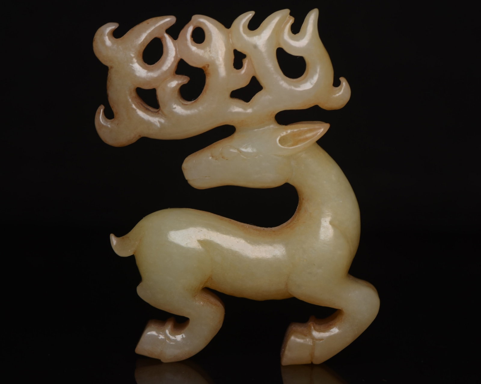 An Exquisite White Jade Deer Ornament: An Exquisite White Jade Deer Ornament,Qing Dynasty,China,Size:3.1inx2.2inx0.6in,Weight:81g 白玉鹿摆件,中国清代