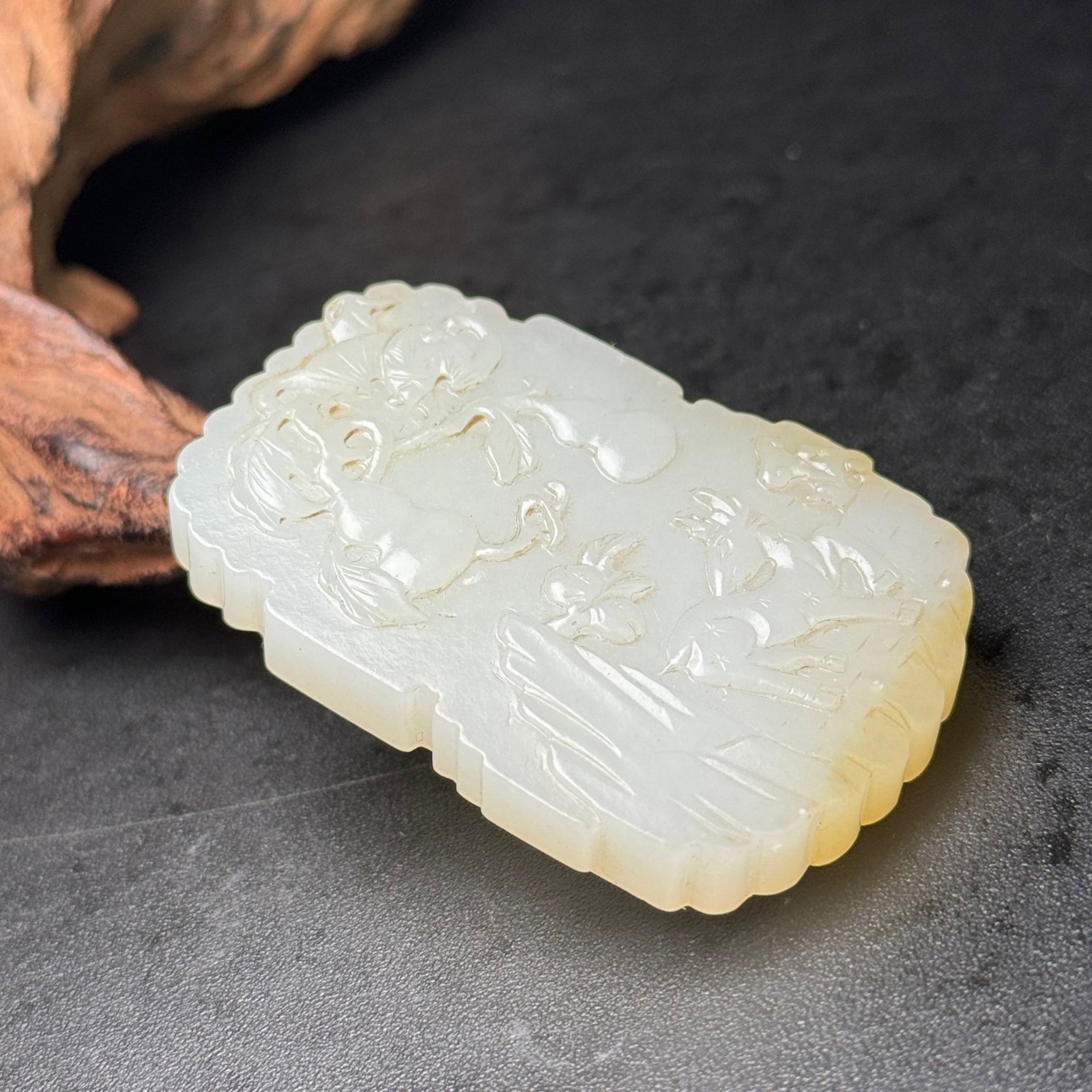 An Exquisite White Jade Deer Pattern Pendant - 5