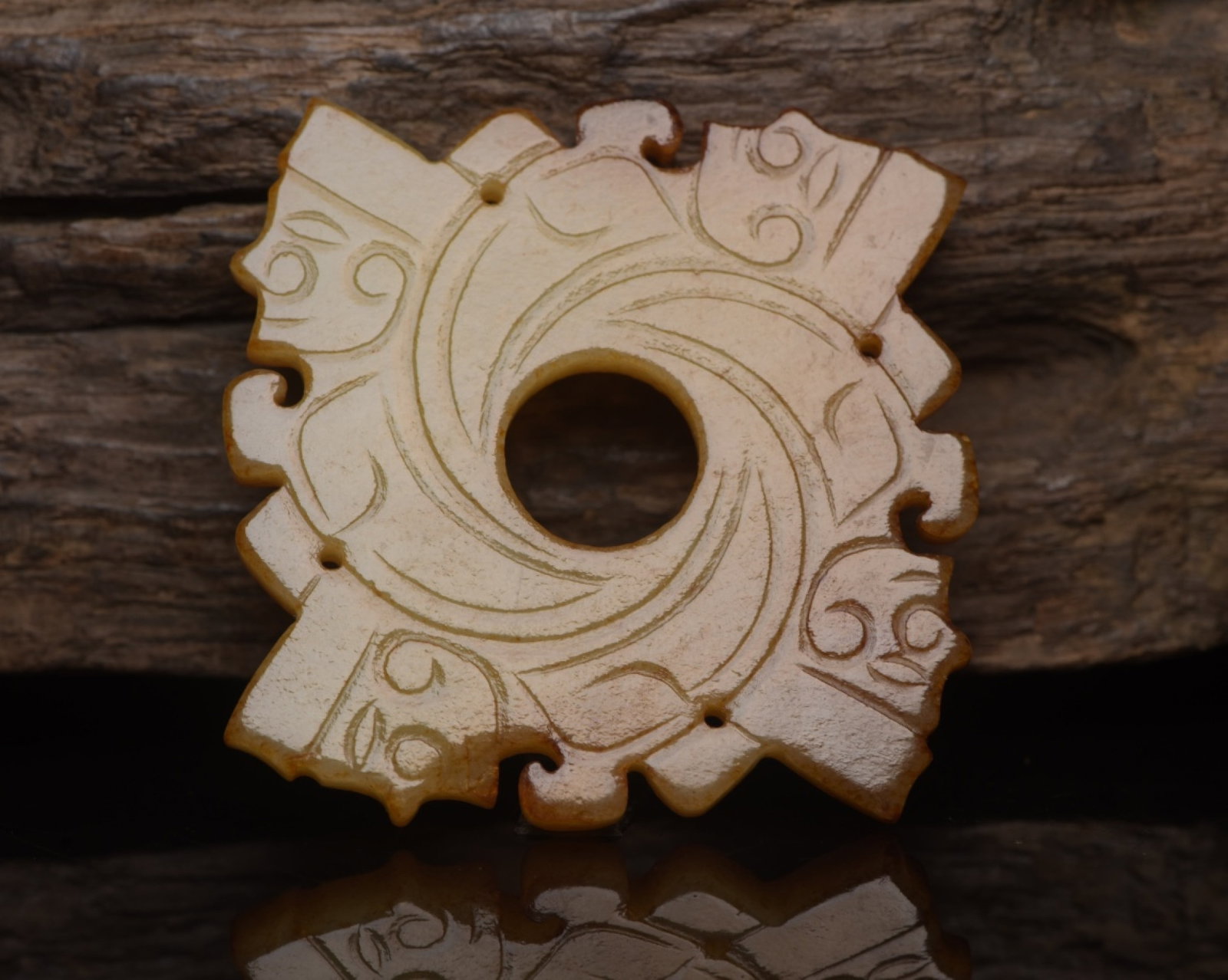 An Exquisite White Jade Figure-Face Pattern Pendant: An Exquisite White Jade Figure-Face Pattern Pendant,Qing Dynasty,China,Size:2inx2inx0.2in,Weight:30g 白玉人面纹佩,中国清代
