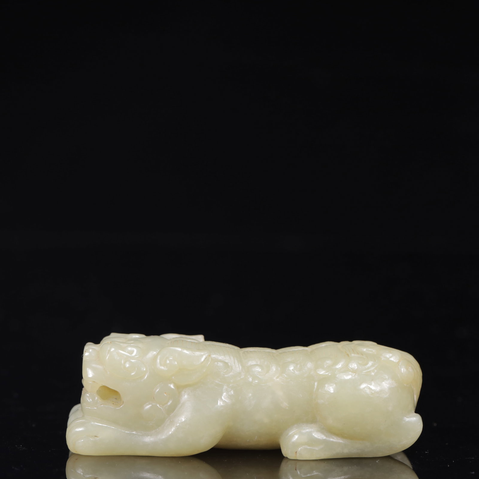 An Exquisite White Jade Auspicious Beast Ornament: An Exquisite White Jade Auspicious Beast Ornament,Qing Dynasty,China,Size:3.3inx1.2inx1.6in,Weight:161g 白玉瑞兽摆件,中国清代