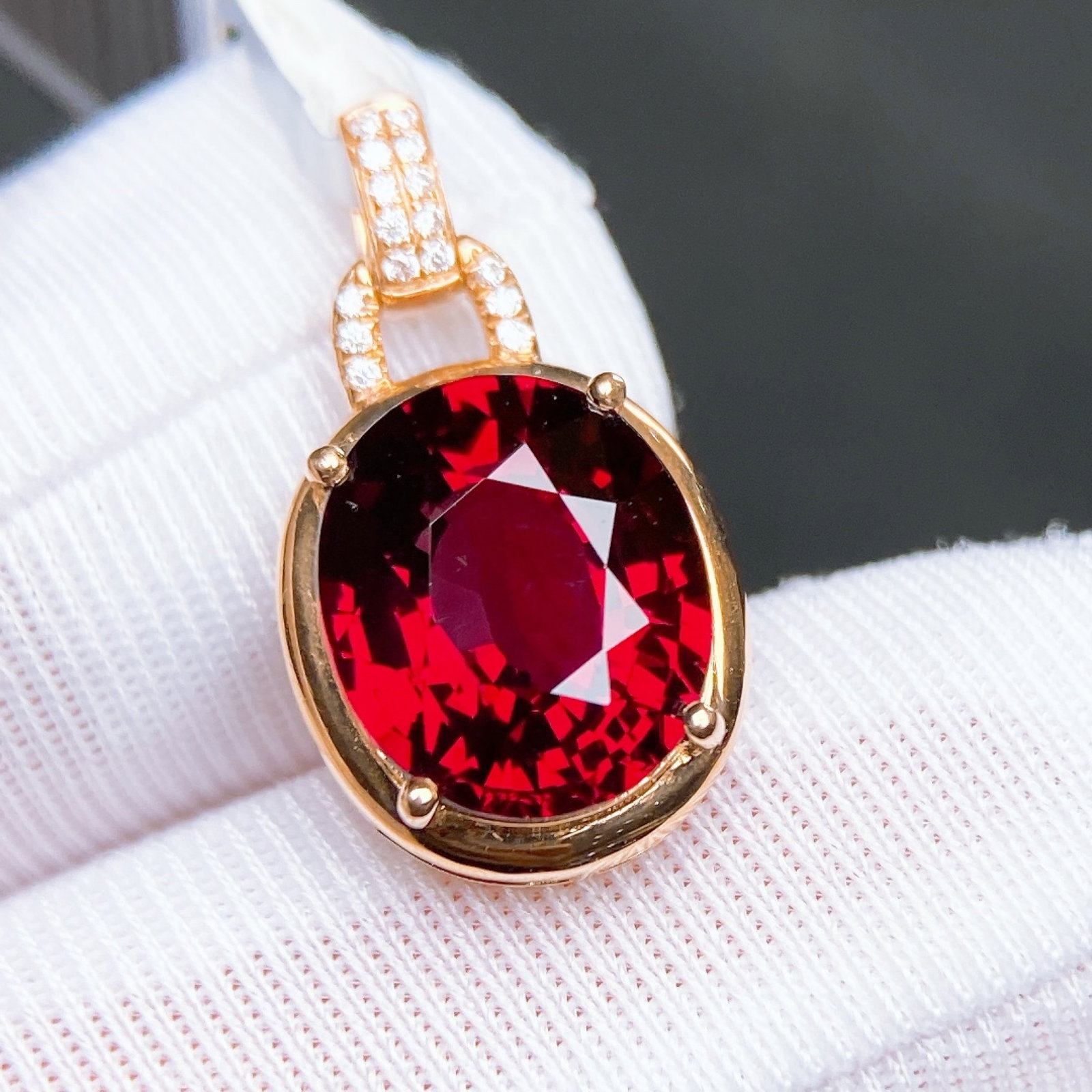 5.83Ctw Natural Garnet Necklace: 5.83Ctw Natural Garnet Necklace,Size:0.4inx0.4in 5.83Ctw天然石榴石项链