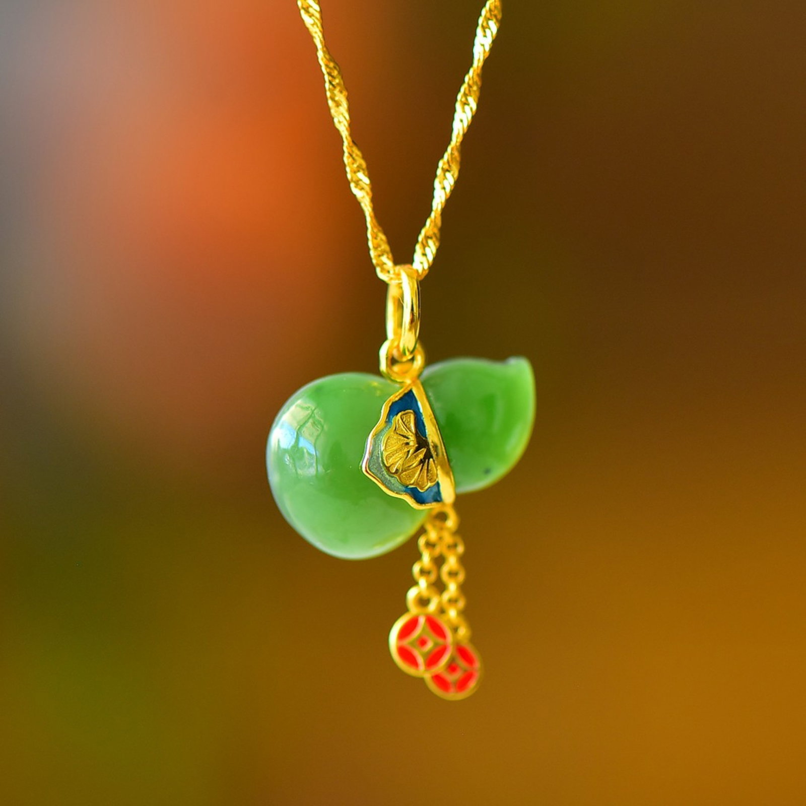 An Exquisite Sterling Silver-Gold Plated Inlaid Jasper Pendant: An Exquisite Sterling Silver-Gold Plated Inlaid Jasper Pendant,Size:0.5inx0.8in 纯银镀金镶碧玉吊坠