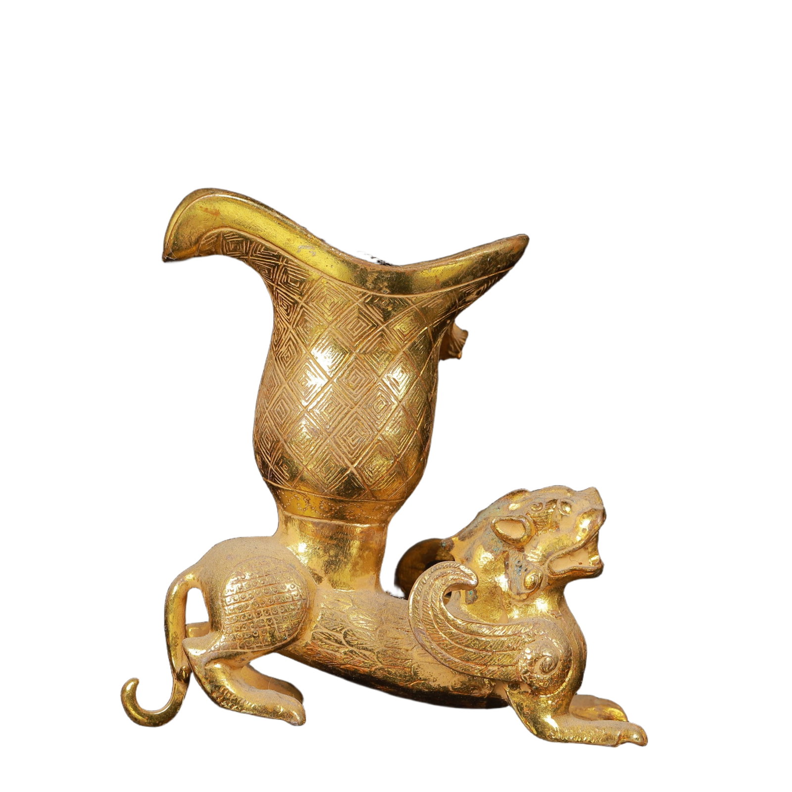 An Exquisite Gilt Bronze Auspicious Beast Pattern Auspicious Beast Cup (1 of 9)