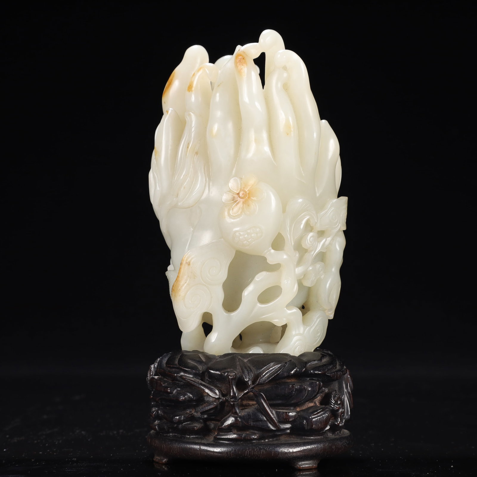 An Exquisite White Jade Ganoderma lucidum Pattern Bergamot Ornament,With Base: An Exquisite White Jade Ganoderma lucidum Pattern Bergamot Ornament,With Base,Qing Dynasty, China,Size:3inx2inx5.1in,Weight:600g