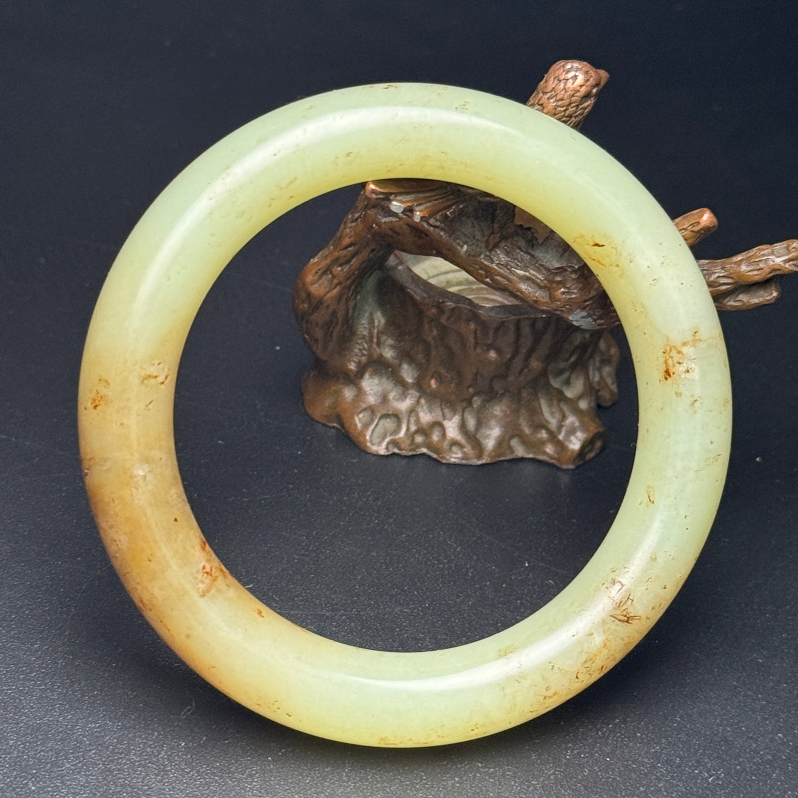 An Exquisite White Jade Bracelet: An Exquisite White Jade Bracelet,Qing Dynasty,China,Size:2.2inx3.1inx0.5in,Weight:64g 白玉手镯,中国清代