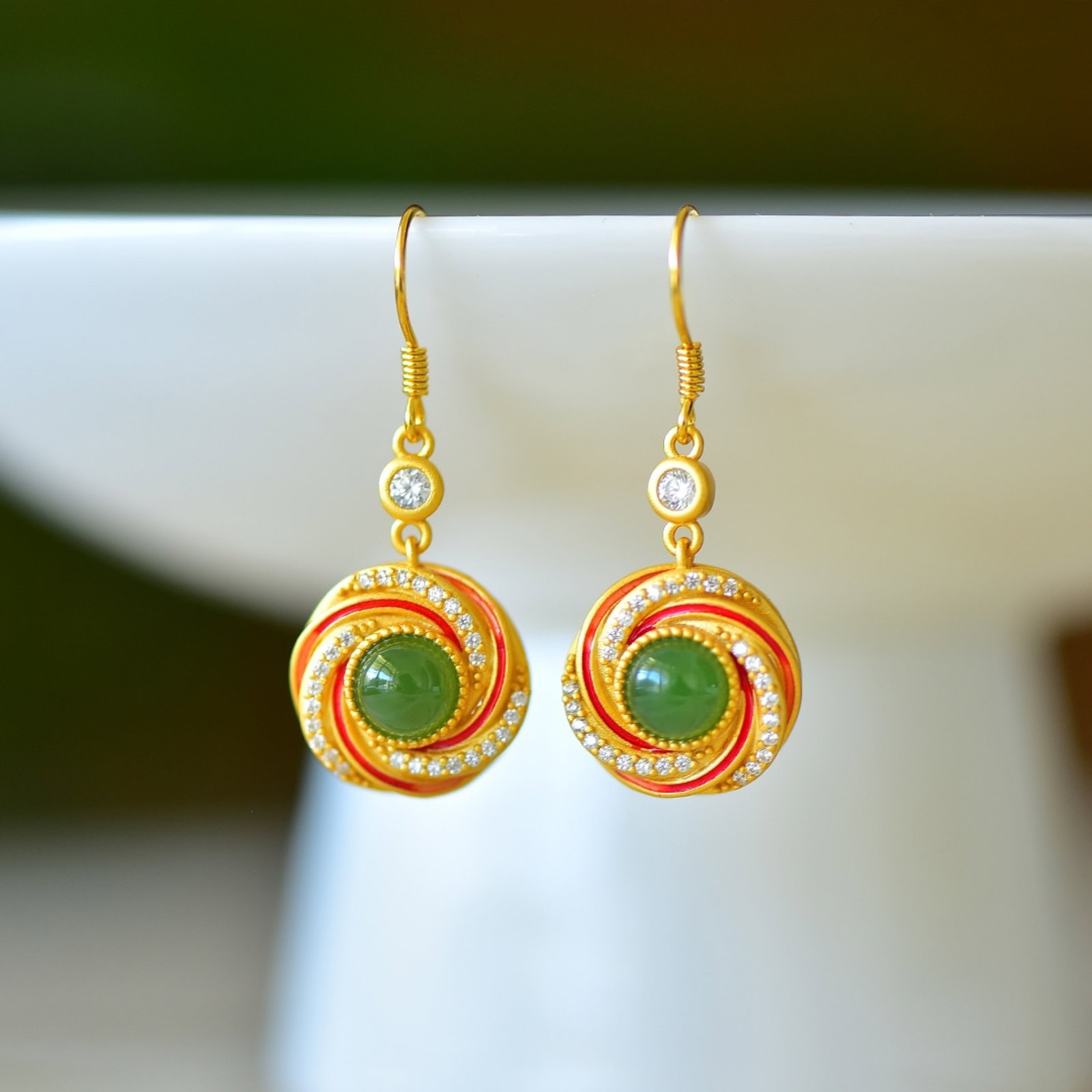 A Pair of Exquisite Sterling Silver-Gold Plated Inlaid Jasper Enamel Earrings,Inlaid Diamond: A Pair of Exquisite Sterling Silver-Gold Plated Inlaid Jasper Enamel Earrings,Inlaid Diamond,Size:0.2inx0.2in 一对纯银镀金镶碧玉珐琅&#