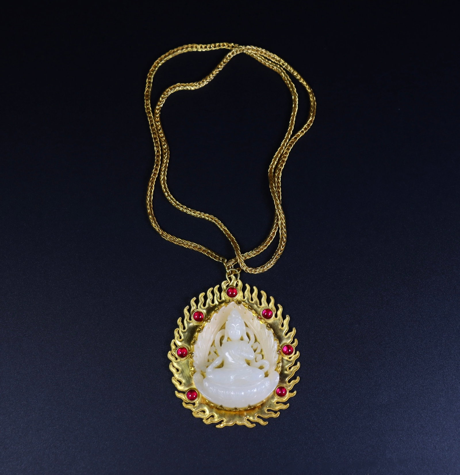 An Exquisite White Jade Cover with Silver Buddha Statue Pendant: An Exquisite White Jade Cover with Silver Buddha Statue Pendant,Qing Dynasty,China,Size:3.1inx2.6inx0.6in,Weight:74g 白玉包银佛像挂件,中国&#