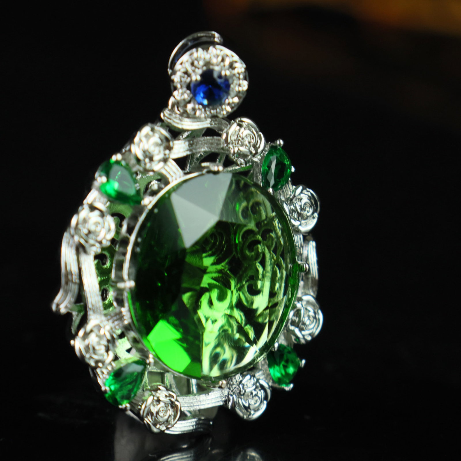 An Exquisite Pendant - 3